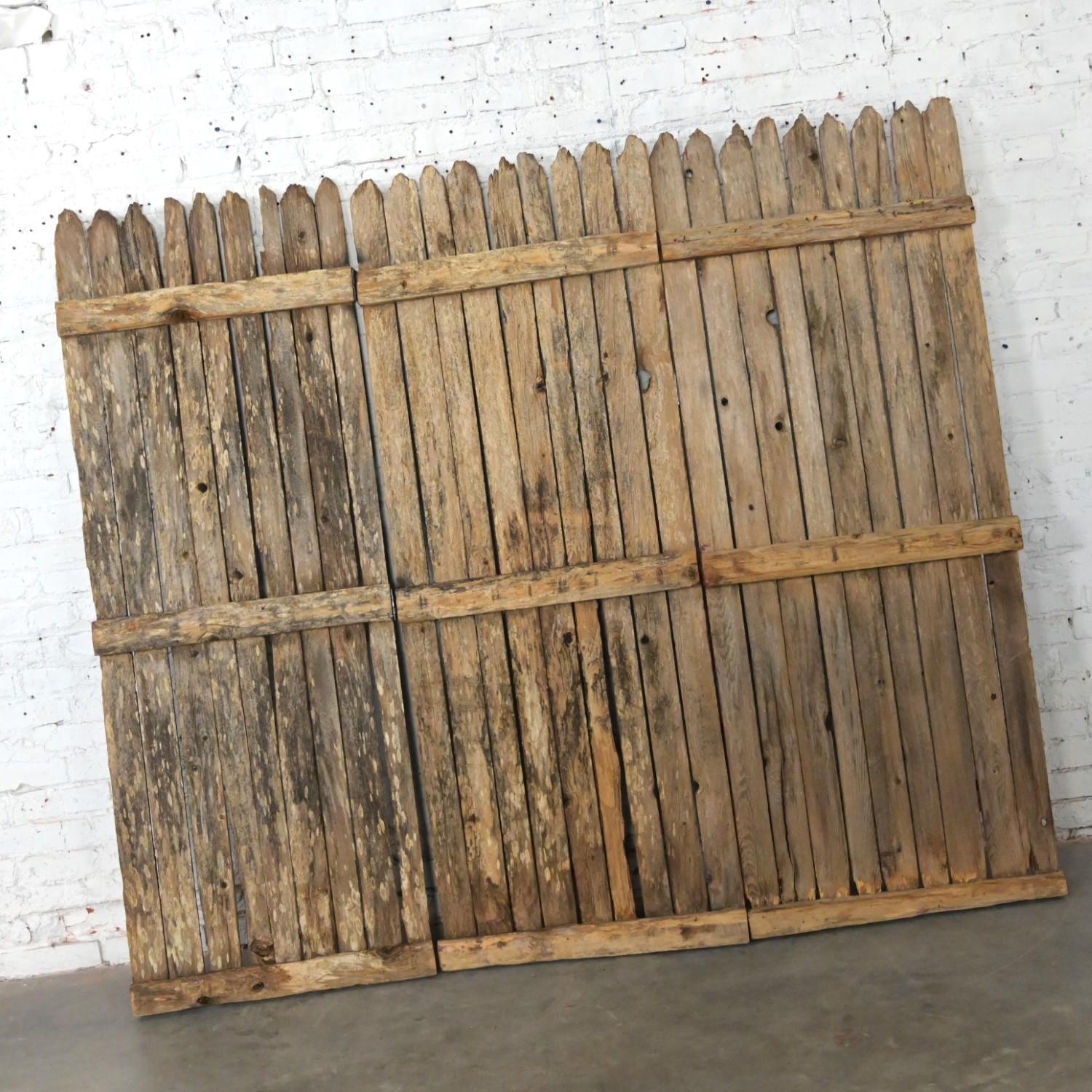 Rustic Red & Natural Distressed Manchester Picket Fence 3-Panel Folding Screen For Sale 13