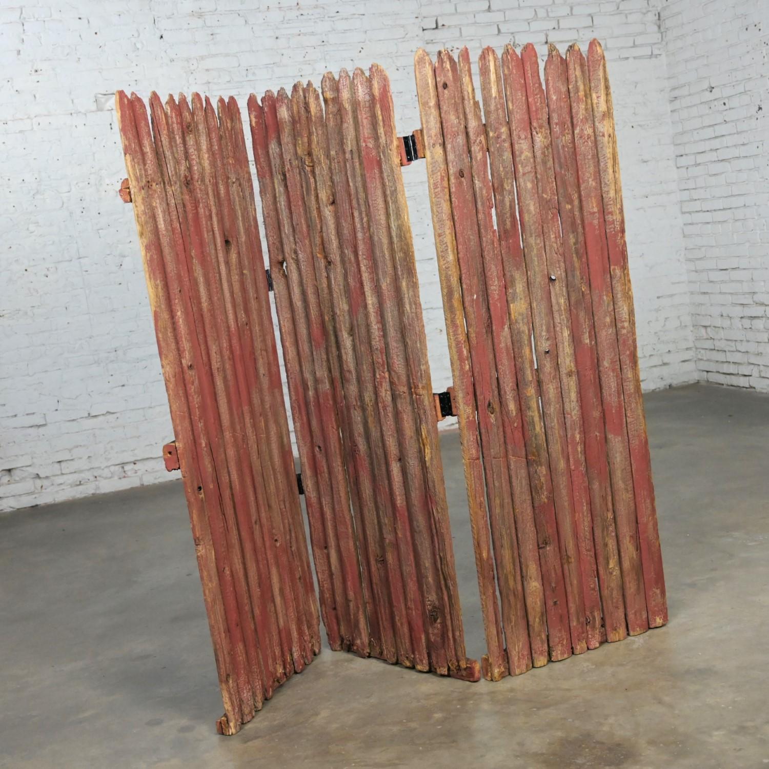 20th Century Rustic Red & Natural Distressed Manchester Picket Fence 3-Panel Folding Screen For Sale