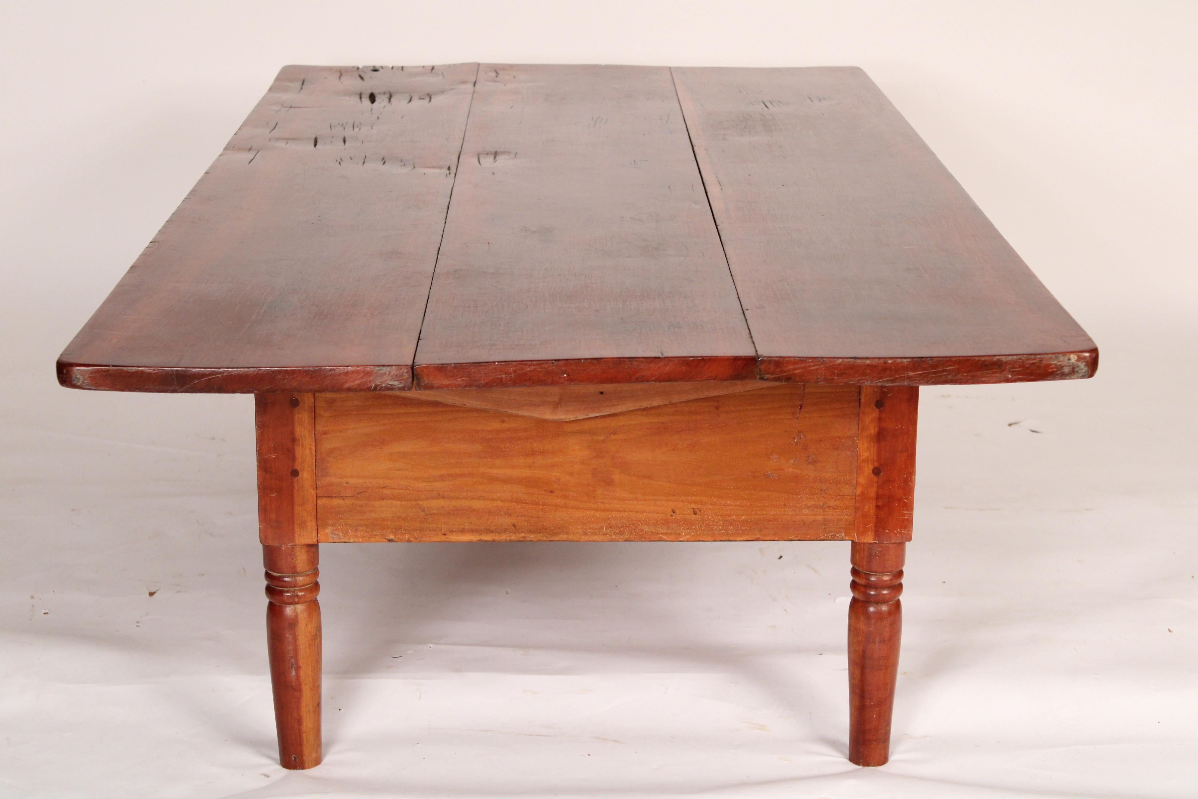 Rustic Red Pine Coffee Table In Good Condition For Sale In Laguna Beach, CA