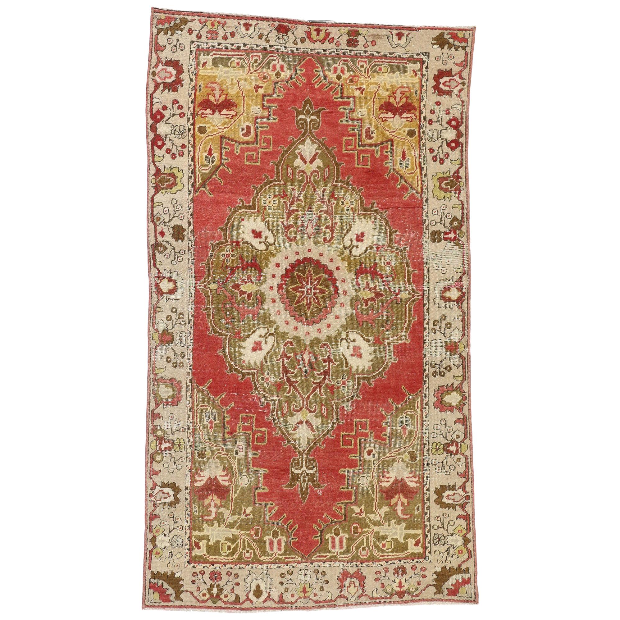 Tapis turc Oushak, entrée ou foyer vieilli de style rococo rustique en vente
