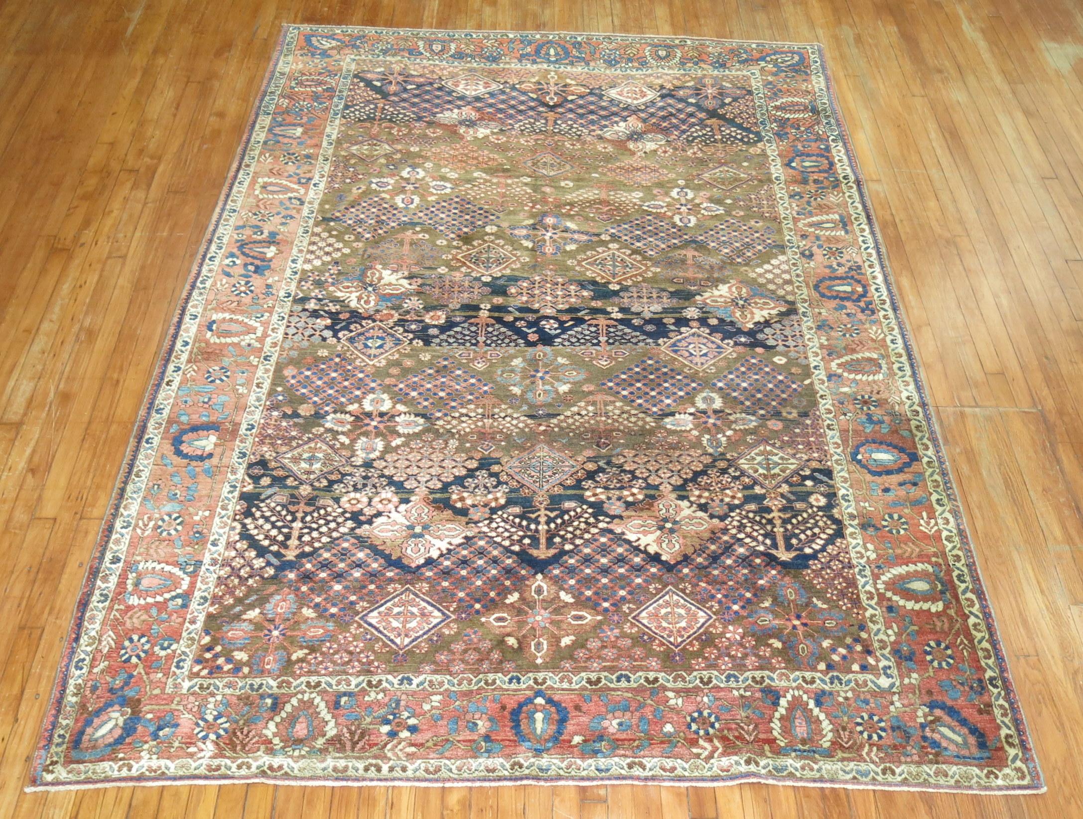 A traditional rustic color Persian Bakhtiari room size rug,

circa 1940. Measures: 7' x 10'.