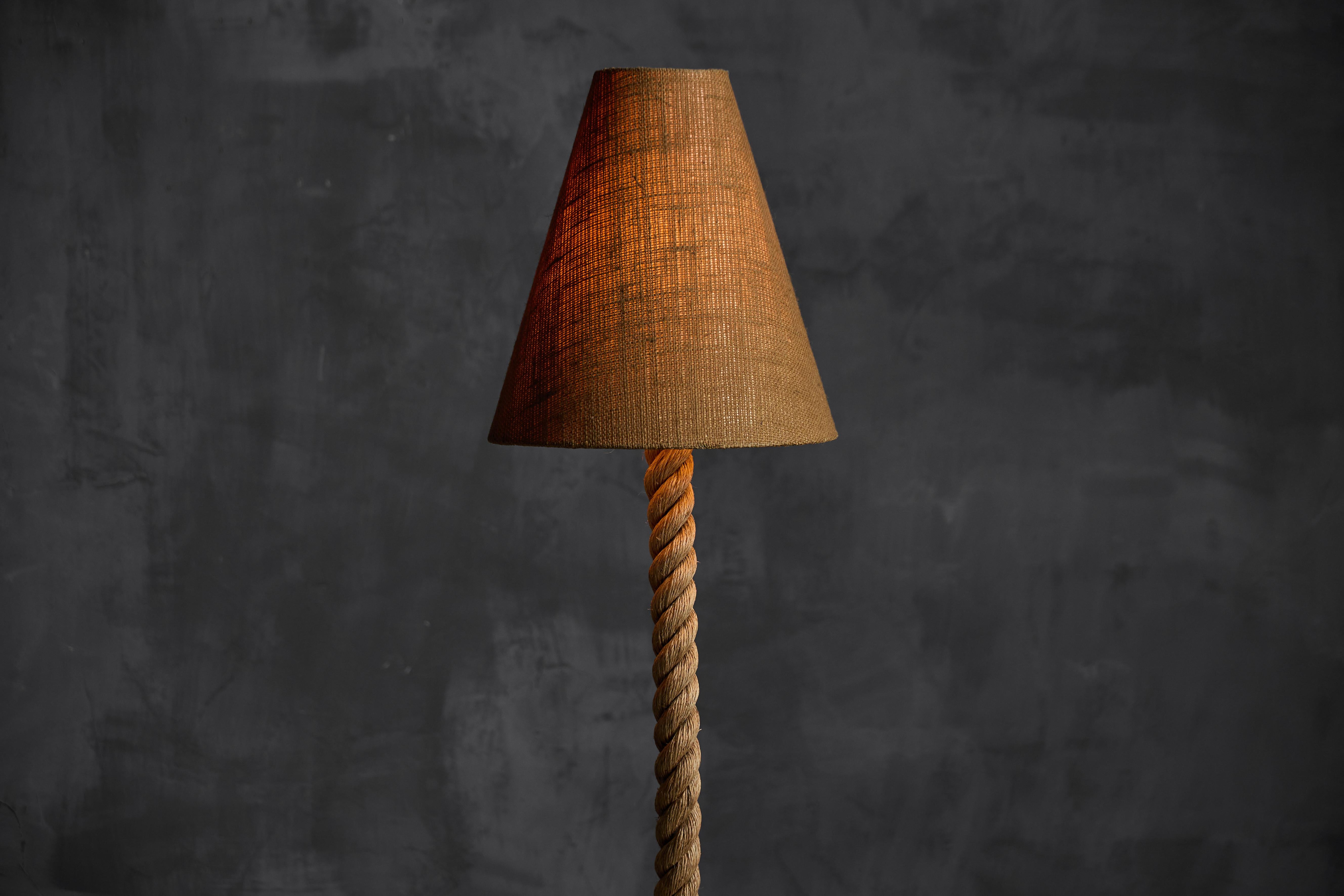 Lampada da terra rustica in corda con paralume in iuta, Francia, anni '70 in vendita 3