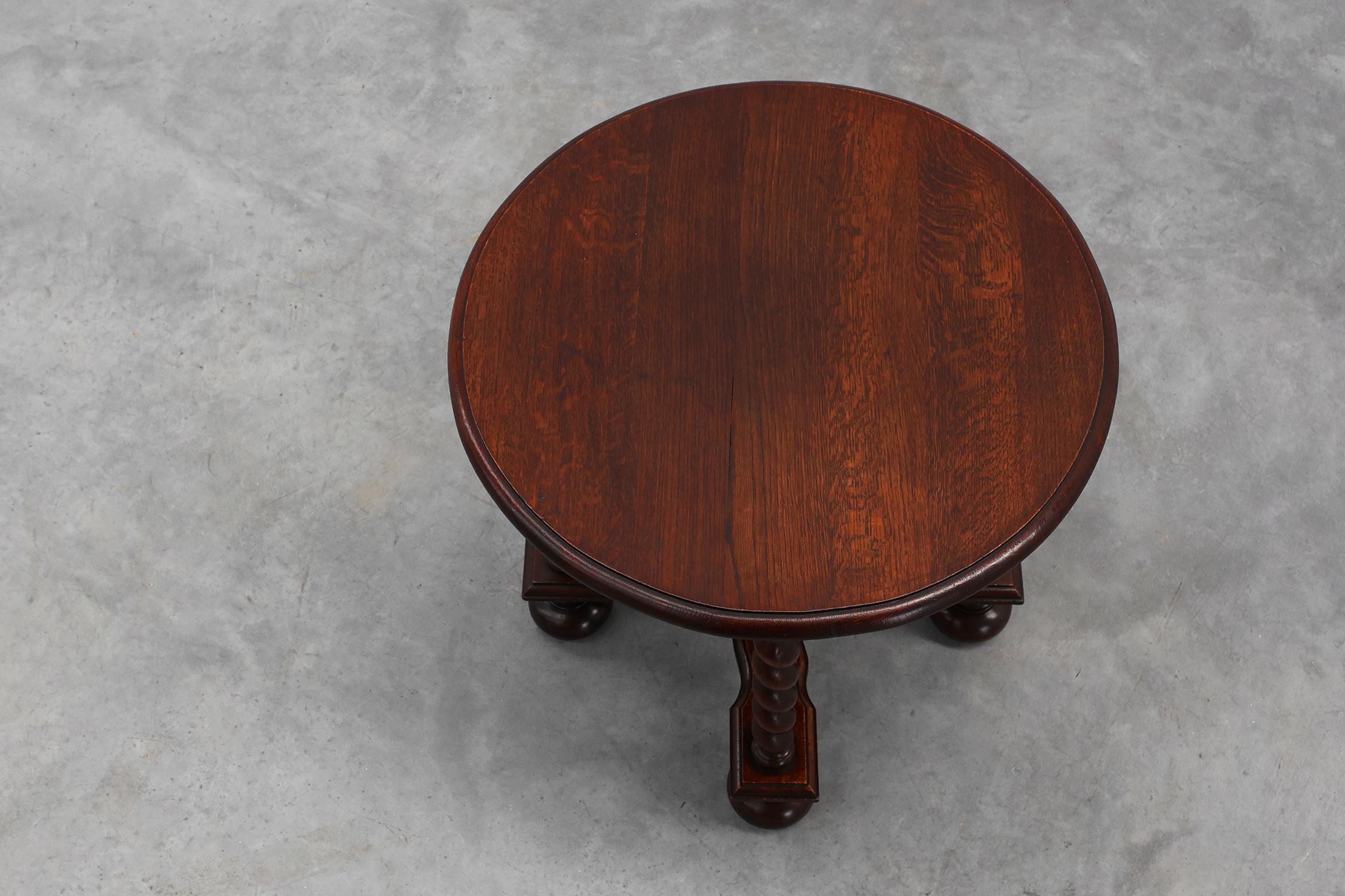 Rustic round barley twist oak side table, France 1950s In Good Condition For Sale In Meulebeke, BE