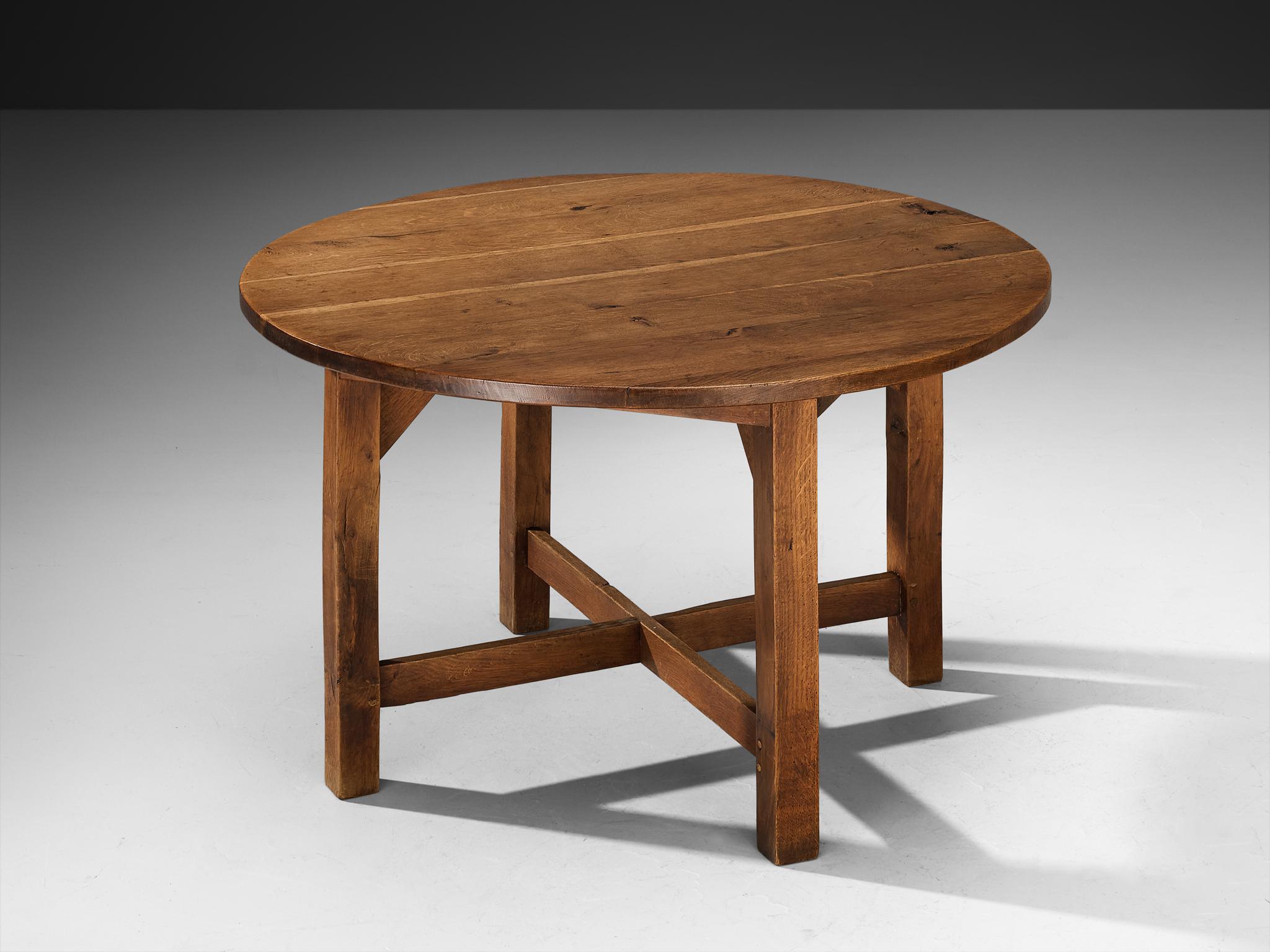 Mesa de Comedor Redonda Rústica con Bancos en Roble Macizo mediados del siglo XX en venta