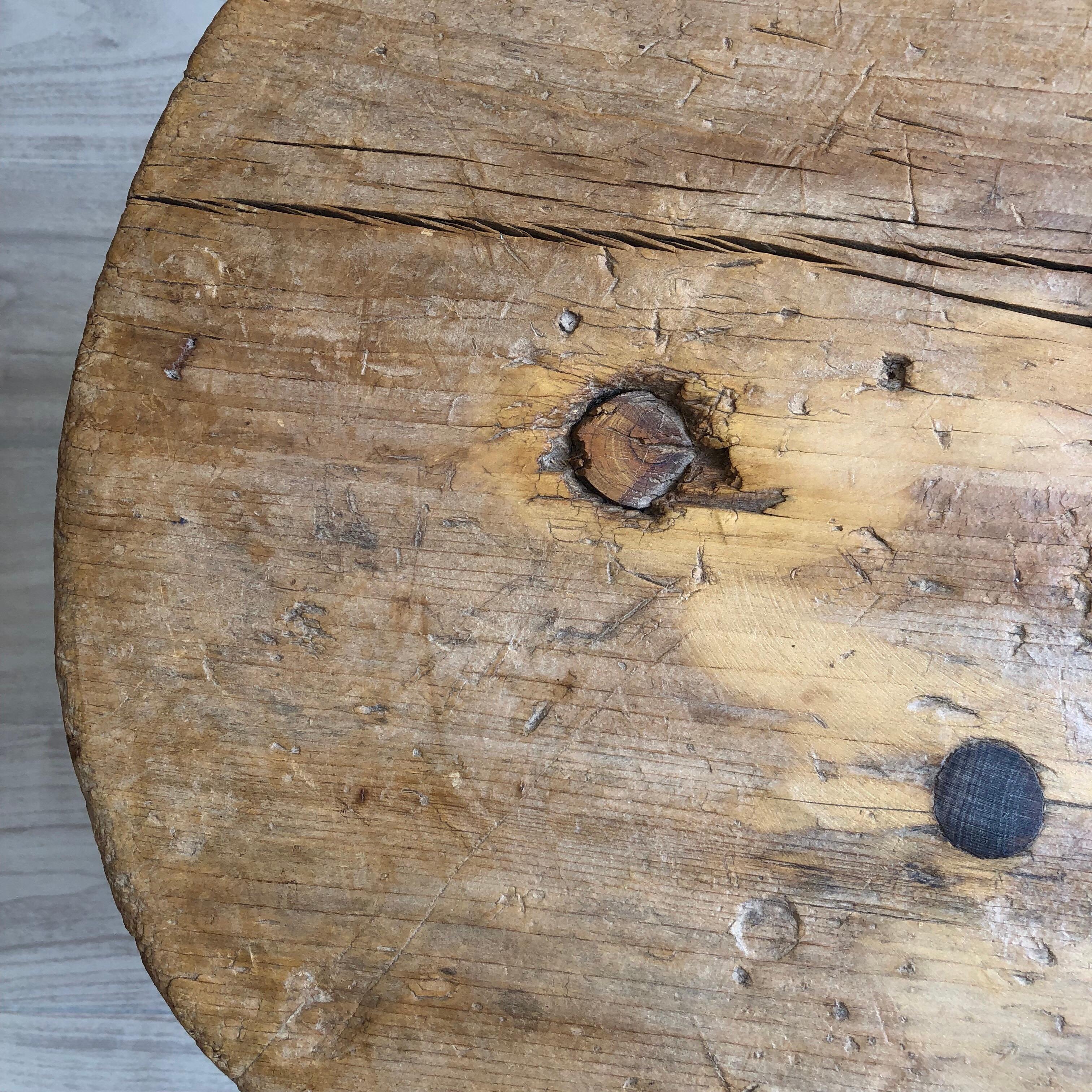 Rustic Round Side Table From Mexico In Fair Condition In San Miguel de Allende, Guanajuato