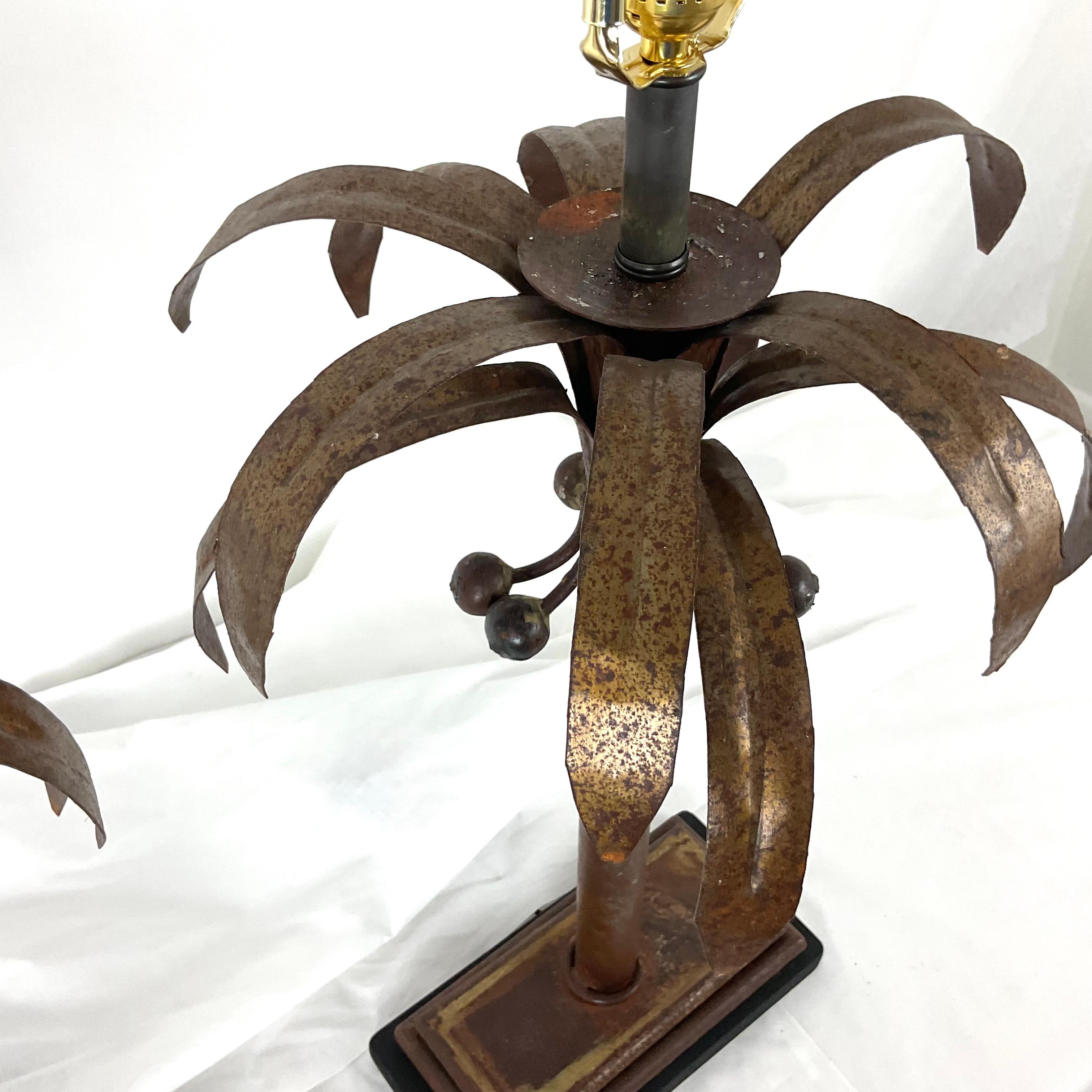 Lampade a forma di palma in ferro rustico grandi in vendita 4