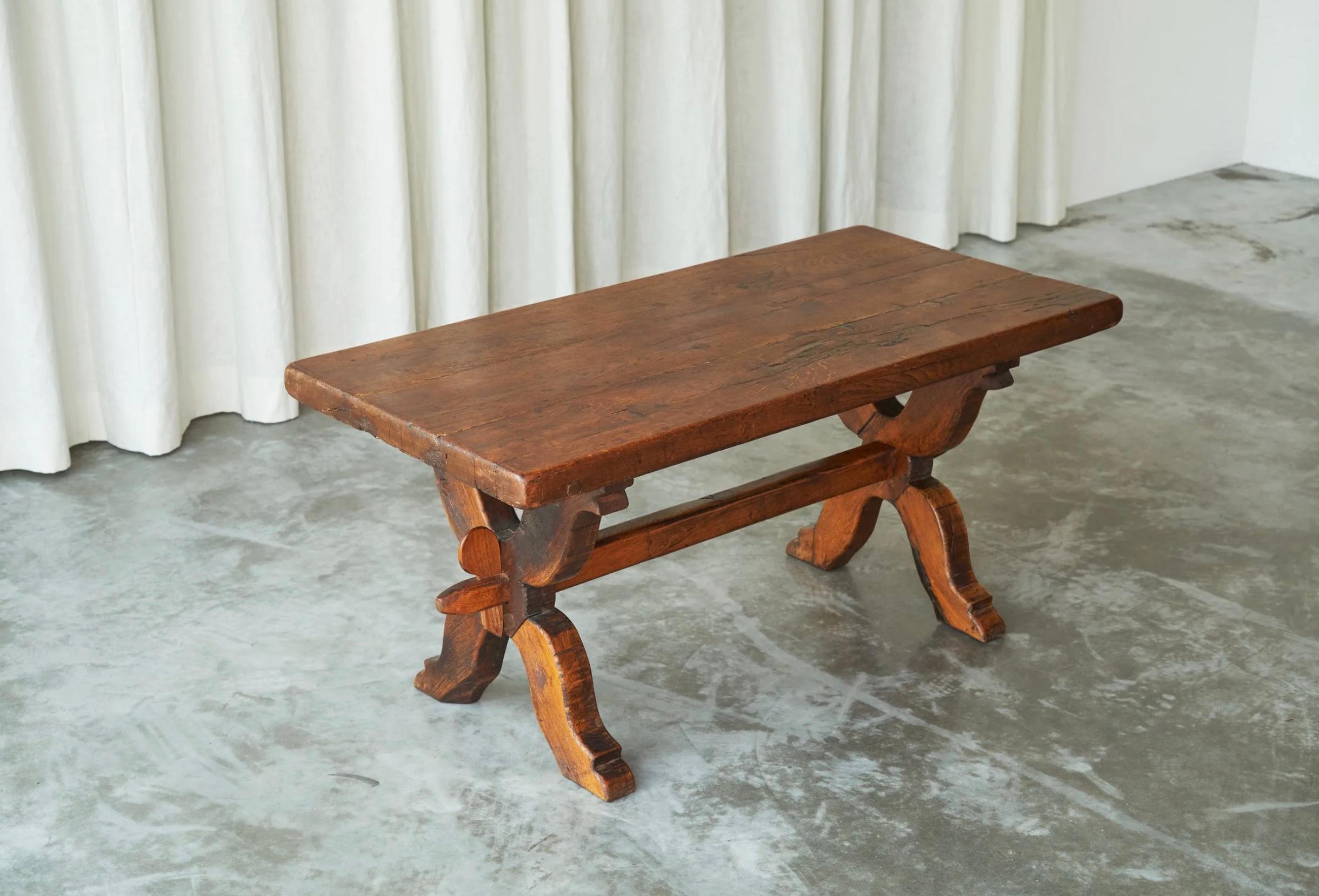 Rustic Sabi Sabi Style Trestle Coffee Table in Solid Oak 19th Century In Good Condition For Sale In Meer, VAN