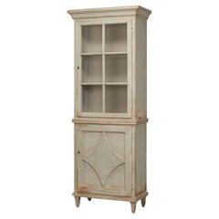 Armoire rustique peinte à la sauge