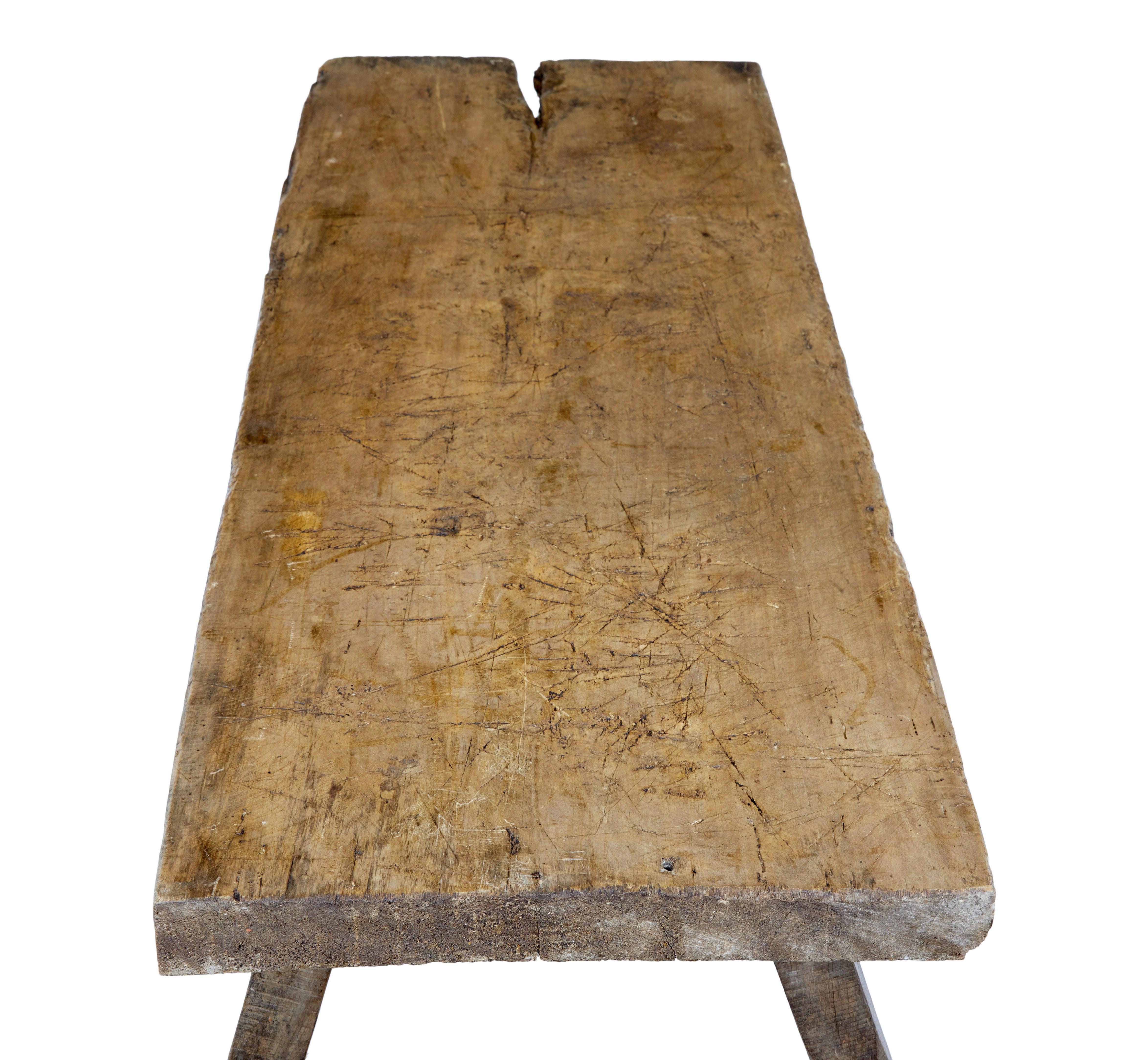 Rustic Scandinavian 19th century elm pig bench In Good Condition In Debenham, Suffolk