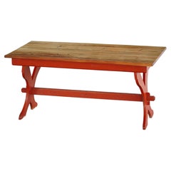Table de salle à manger rustique de style fermier scandinave en pin peint en rouge, Suède, années 1920