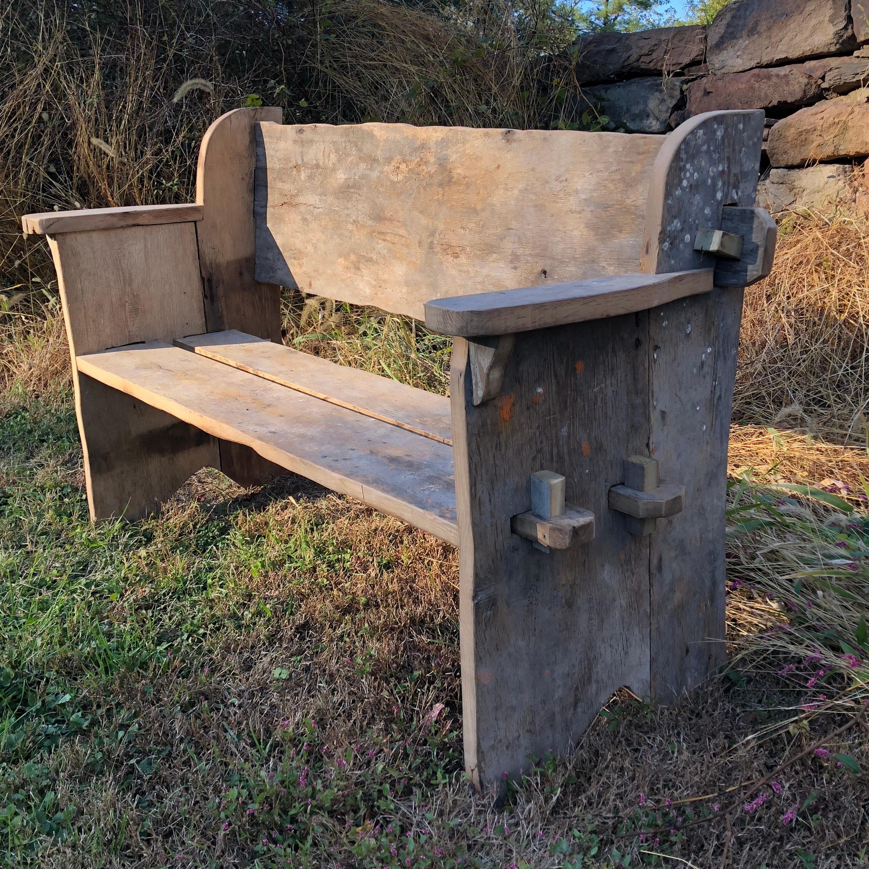 Rustic Scottish Style Garden Bench In Distressed Condition For Sale In Doylestown, PA