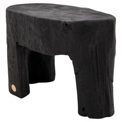 Mesa auxiliar escultórica rústica, madera negra quemada, tallada, única, muebles de madera