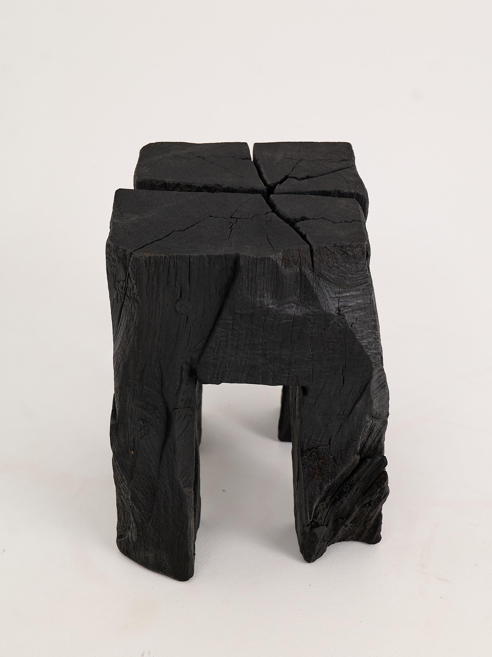 Table d'appoint rustique sculpturale, tabouret, bois de Oak Oak noir brûlé, unique, Logniture en vente 2