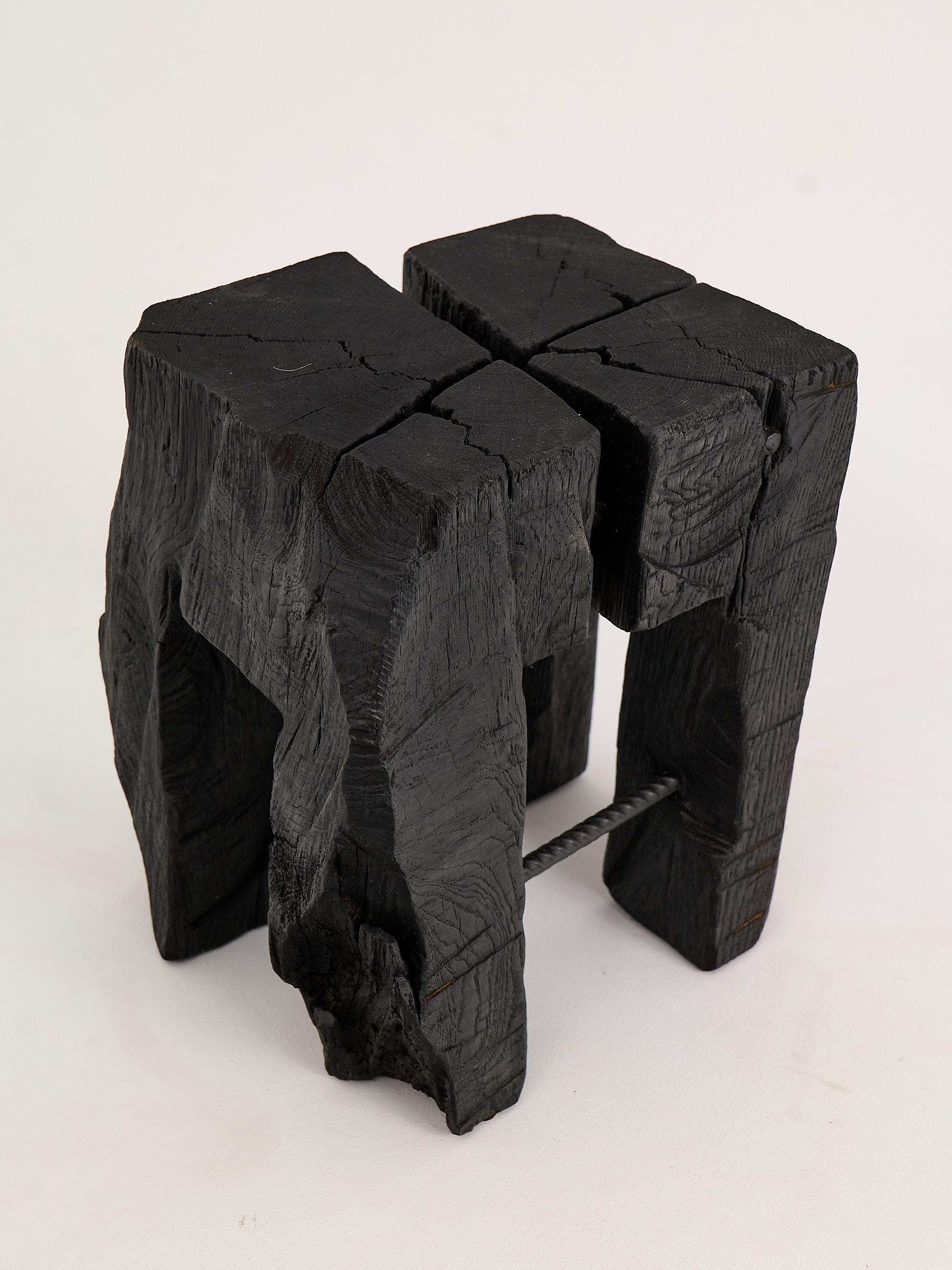 Table d'appoint rustique sculpturale, tabouret, bois de Oak Oak noir brûlé, unique, Logniture en vente 4
