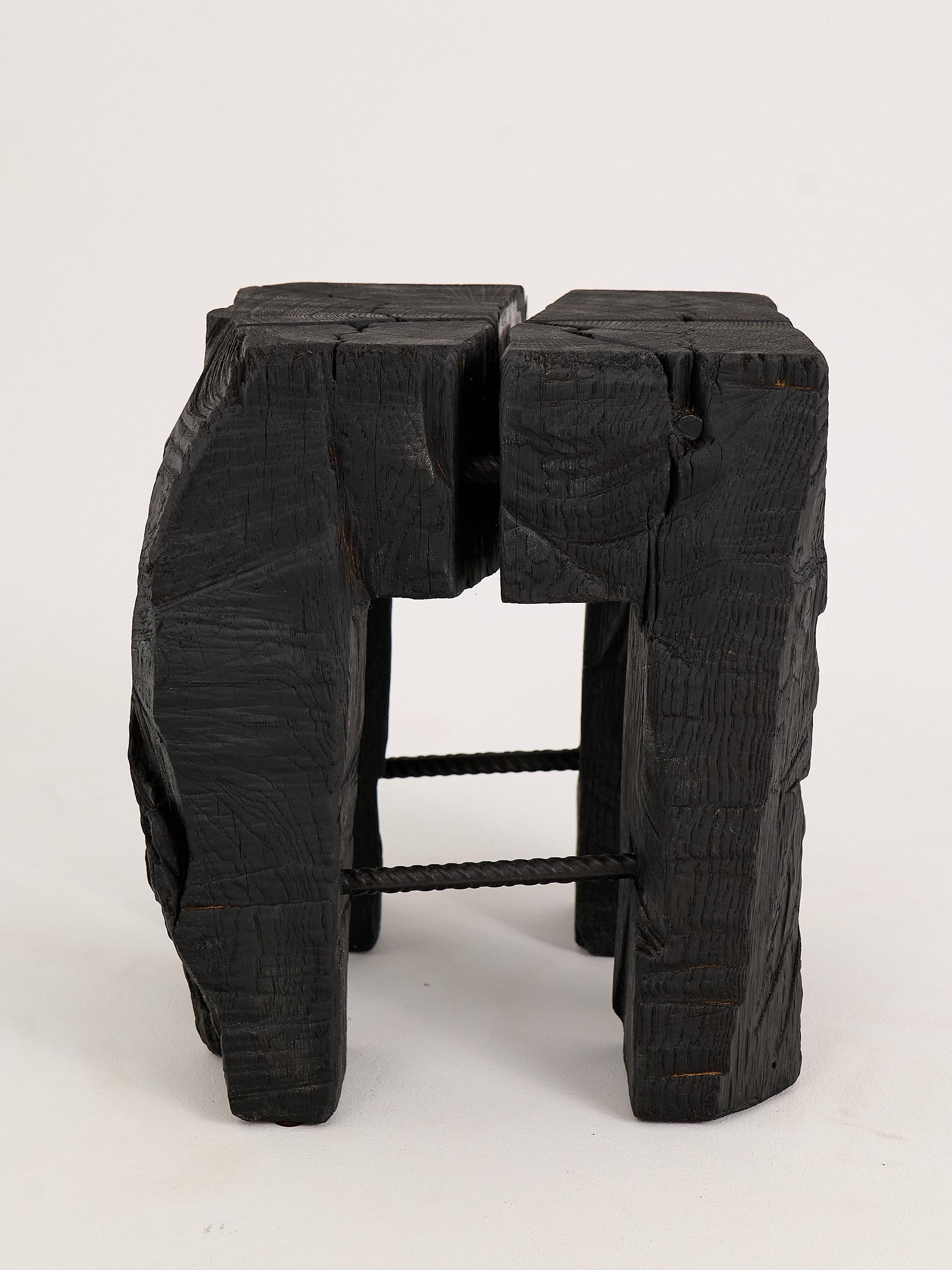 Table d'appoint rustique sculpturale, tabouret, bois de Oak Oak noir brûlé, unique, Logniture en vente 5