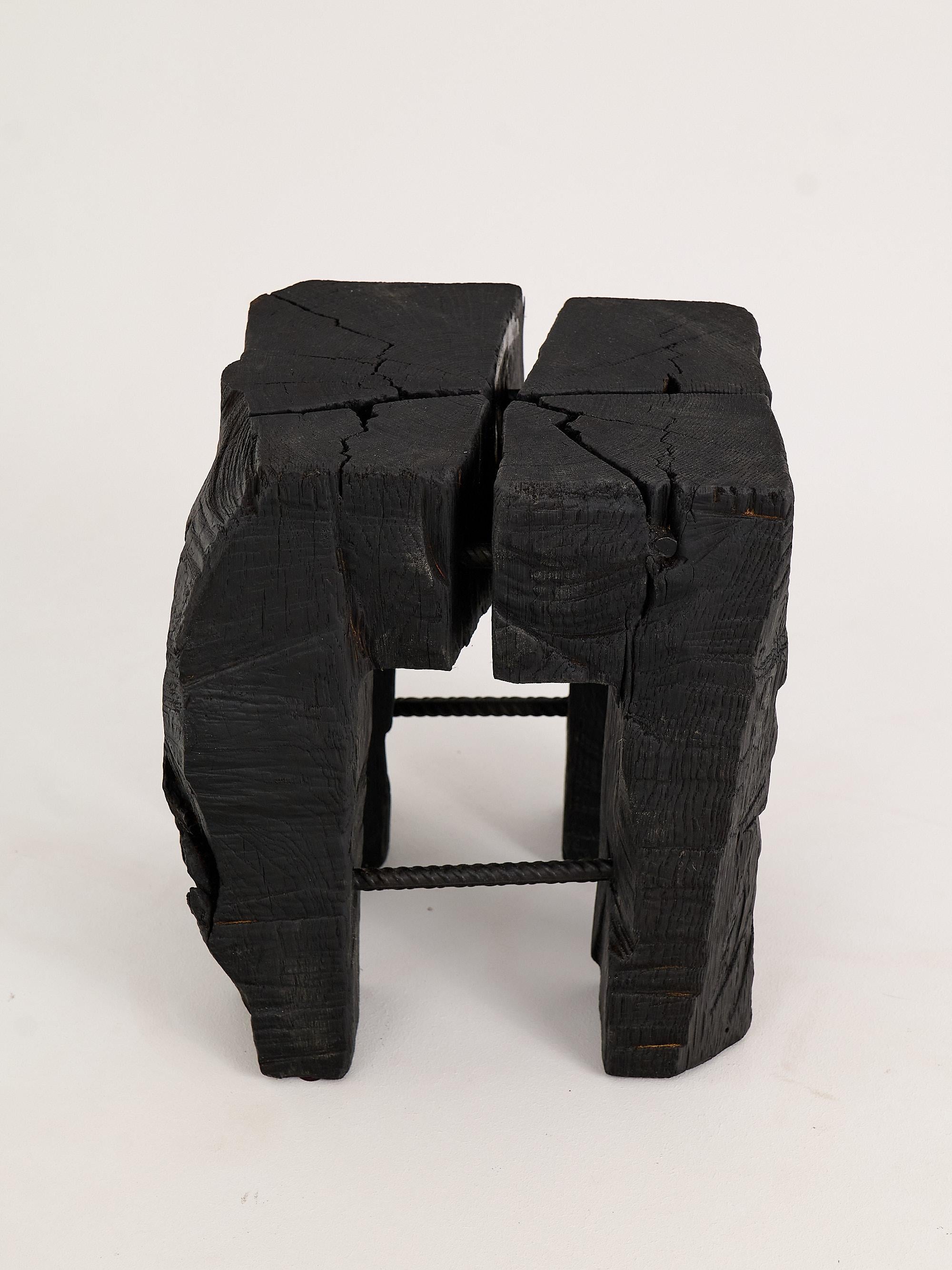 Table d'appoint rustique sculpturale, tabouret, bois de Oak Oak noir brûlé, unique, Logniture en vente 6