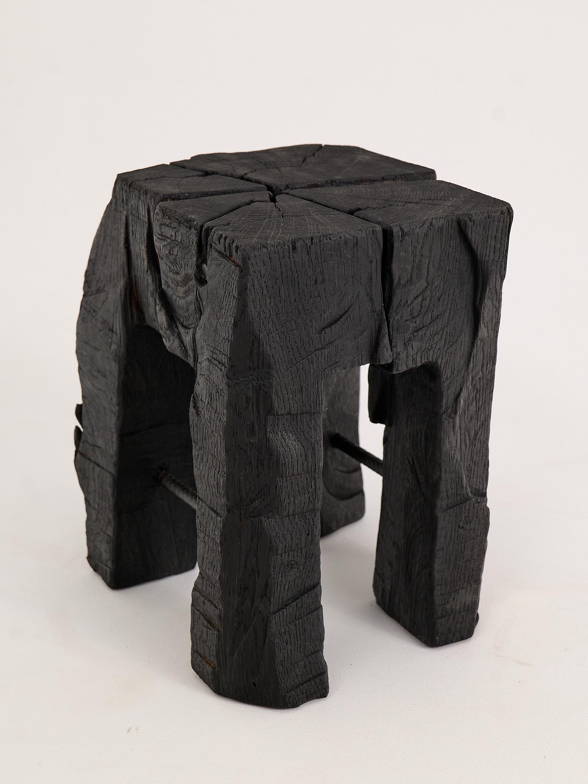 Table d'appoint rustique sculpturale, tabouret, bois de Oak Oak noir brûlé, unique, Logniture en vente 7