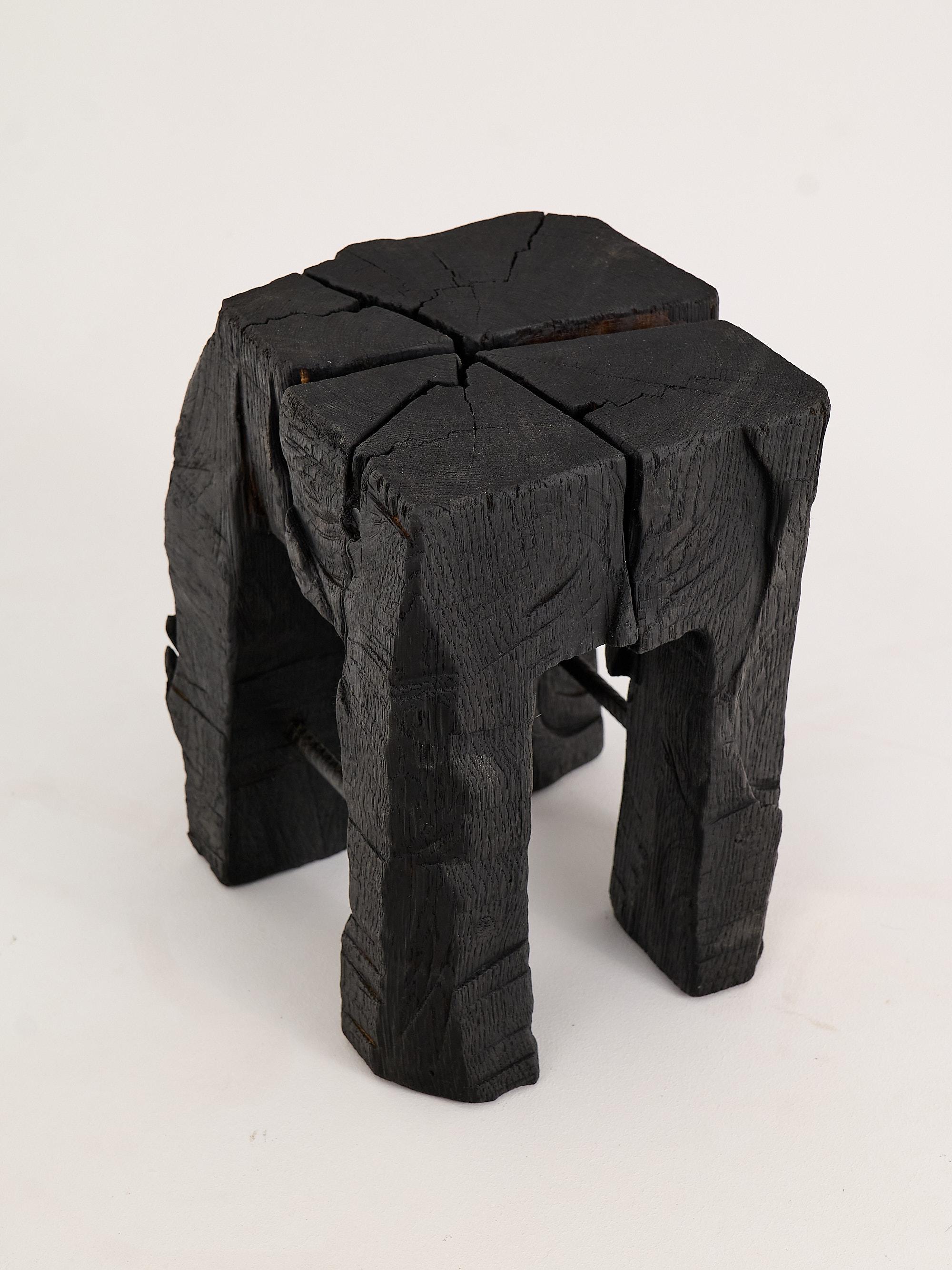 Table d'appoint rustique sculpturale, tabouret, bois de Oak Oak noir brûlé, unique, Logniture en vente 8