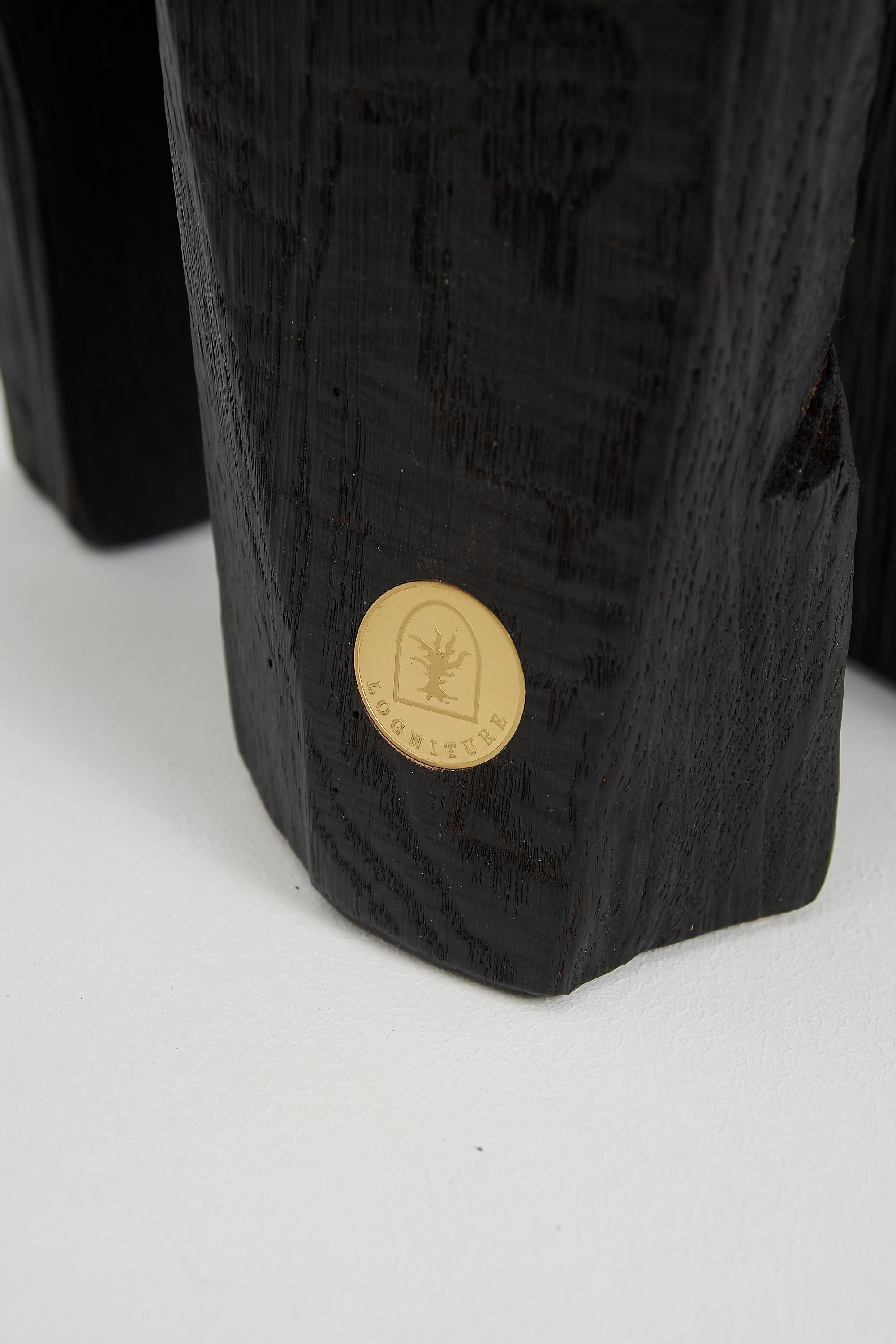 Mesa Auxiliar Escultórica Rústica, Taburete, Madera de Roble Negro Quemado, Única, Muebles de Madera en venta 1