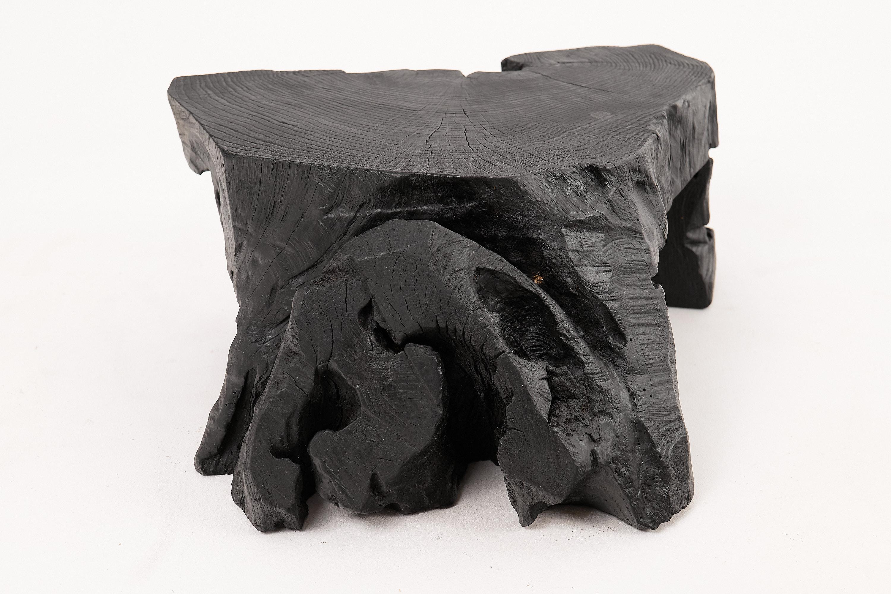 Mesa Auxiliar Escultórica Rústica, Taburete, Madera de Roble Negro Quemado, Única, Muebles de Madera en venta 1