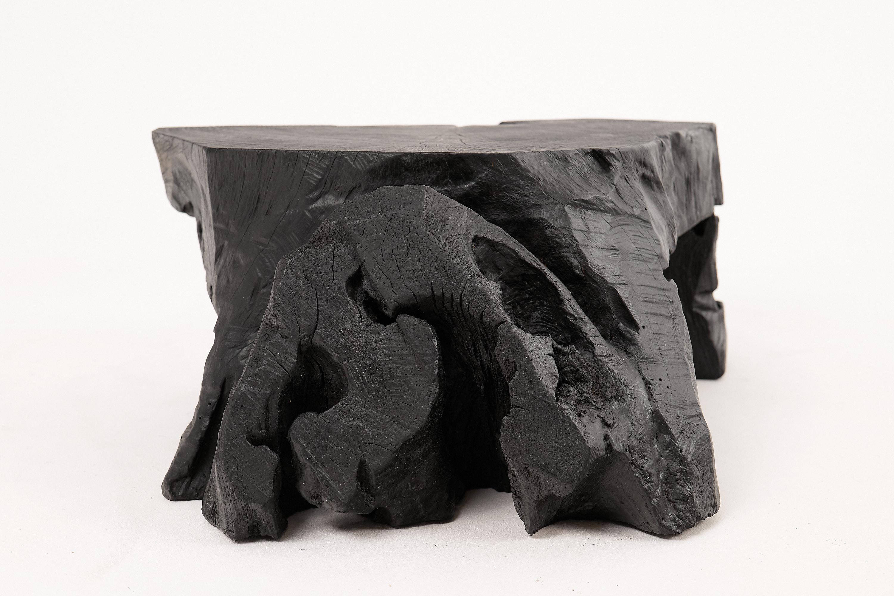 Mesa Auxiliar Escultórica Rústica, Taburete, Madera de Roble Negro Quemado, Única, Muebles de Madera en venta 2