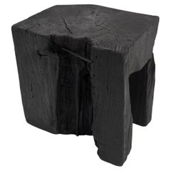 Mesa Auxiliar Escultórica Rústica, Taburete, Madera de Roble Negro Quemado, Única, Muebles de Madera