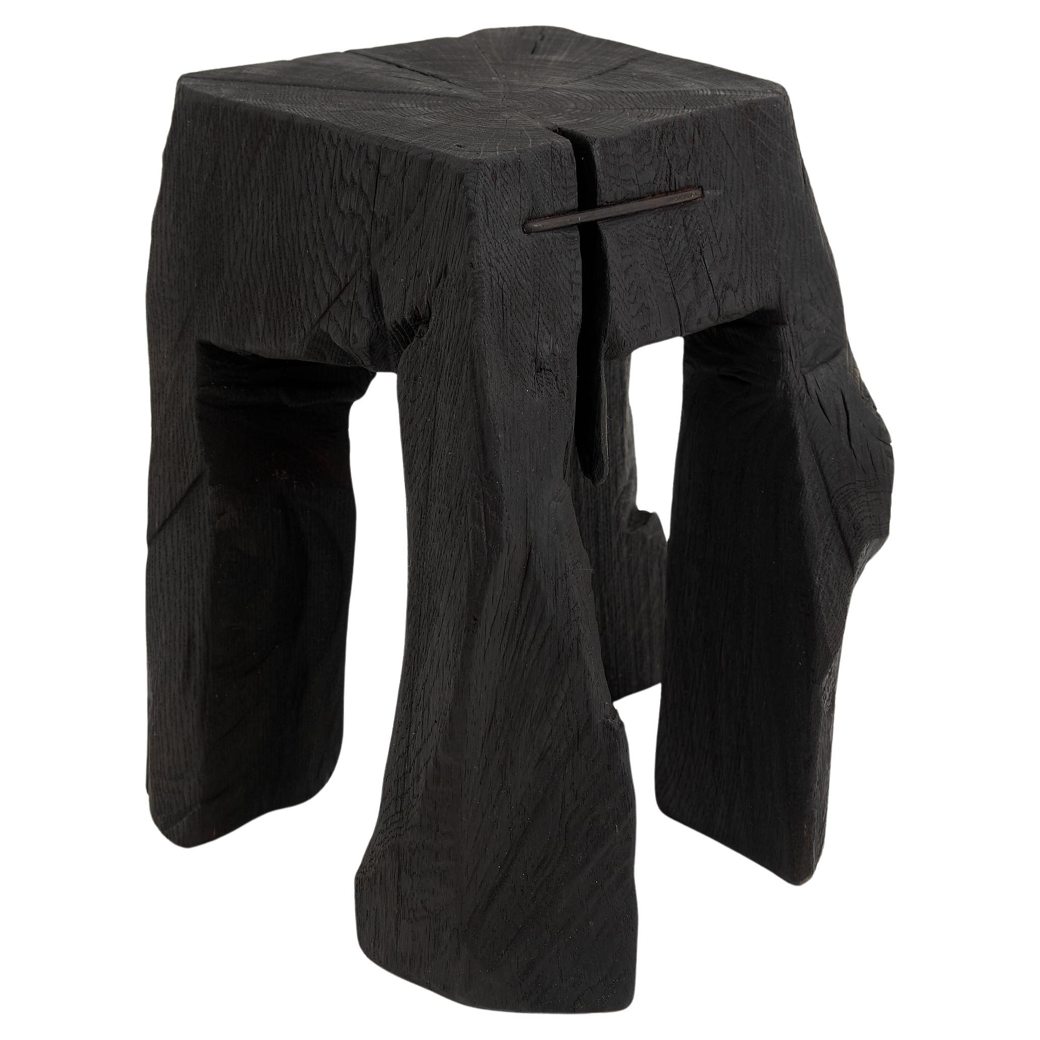 Mesa Auxiliar Escultórica Rústica, Taburete, Madera de Roble Negro Quemado, Única, Muebles de Madera