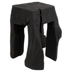 Mesa Auxiliar Escultórica Rústica, Taburete, Madera de Roble Negro Quemado, Única, Muebles de Madera