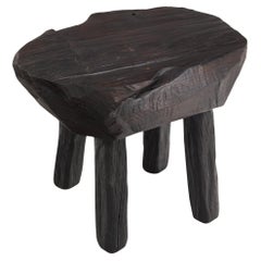 Rustikaler skulpturaler Beistelltisch, Hocker, gebranntes schwarzes Holz, einzigartig, Logniture