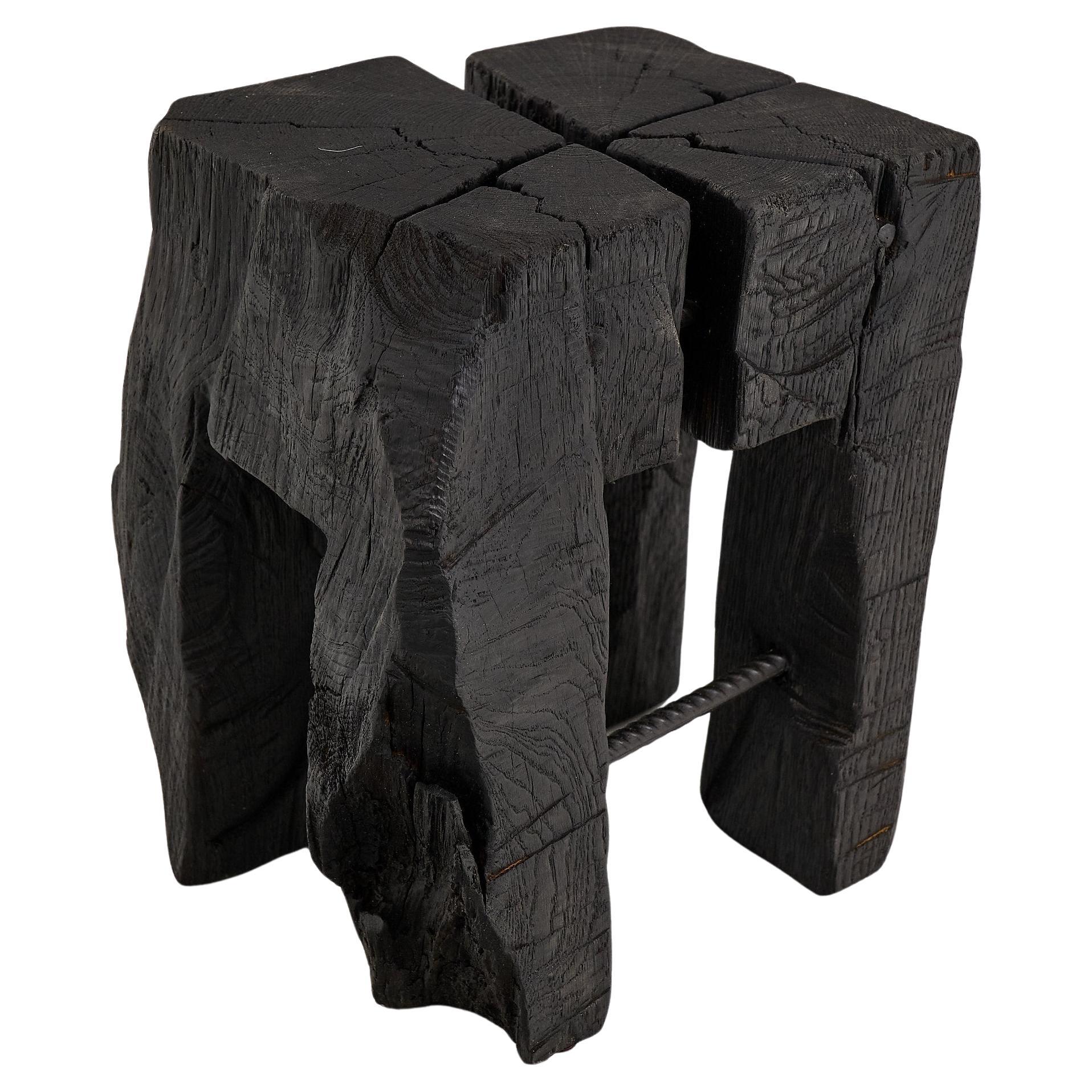 Mesa Auxiliar Escultórica Rústica, Taburete, Madera de Roble Negro Quemado, Única, Muebles de Madera