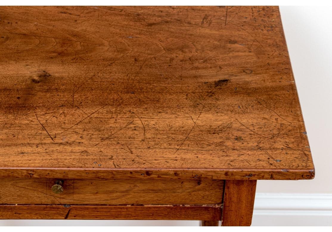 Mesa de centro rústica semi antigua en Desgastado estado para la venta en Bridgeport, CT
