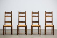 Ensemble rustique de 4 chaises en orme massif, par Olavi Hanninen