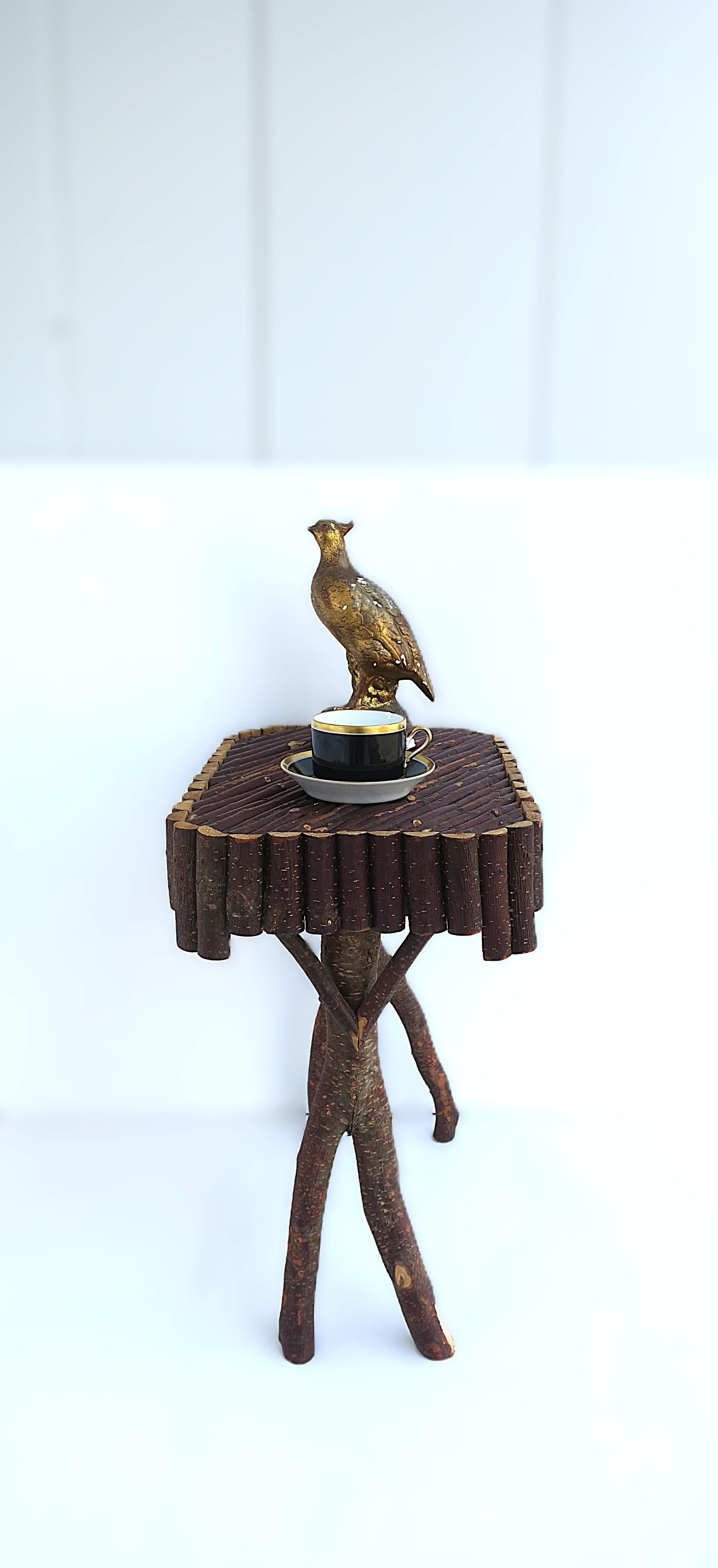 20ième siècle Table d'appoint rustique en vente