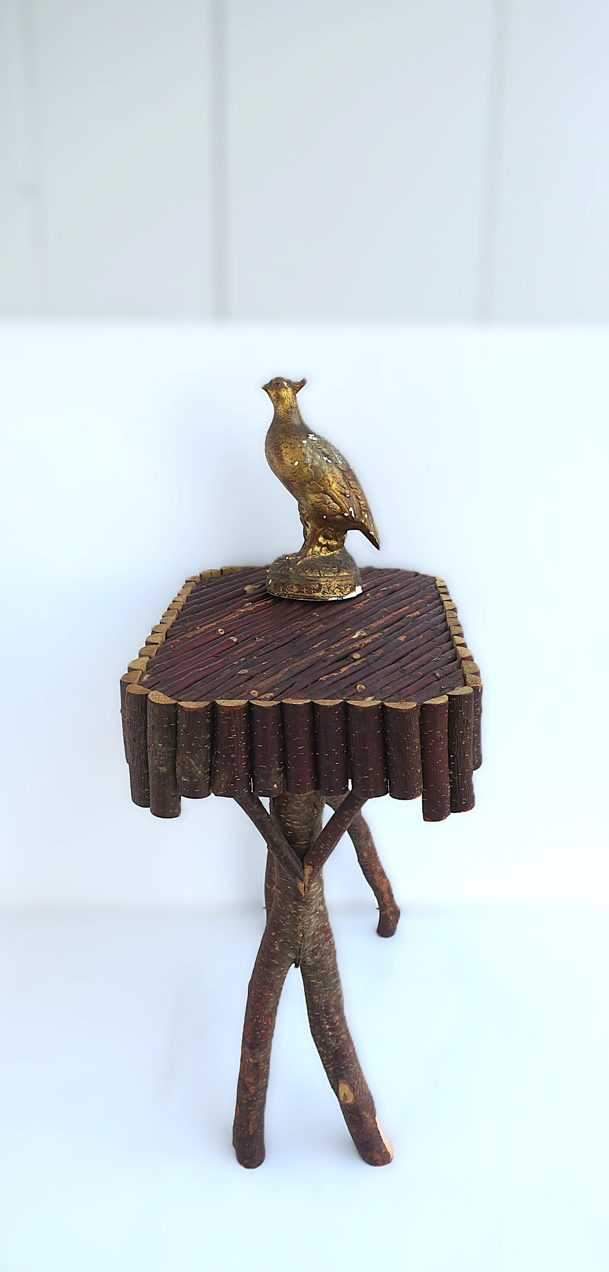 Bois Table d'appoint rustique en vente