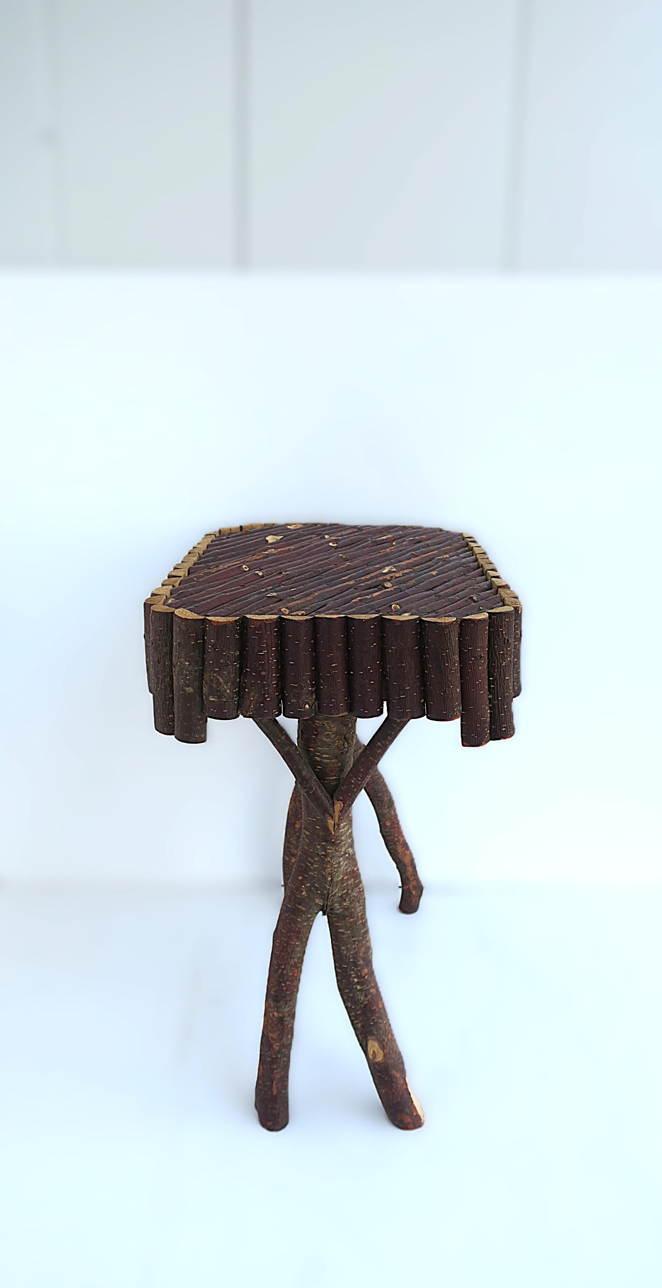 Table d'appoint rustique en vente 1
