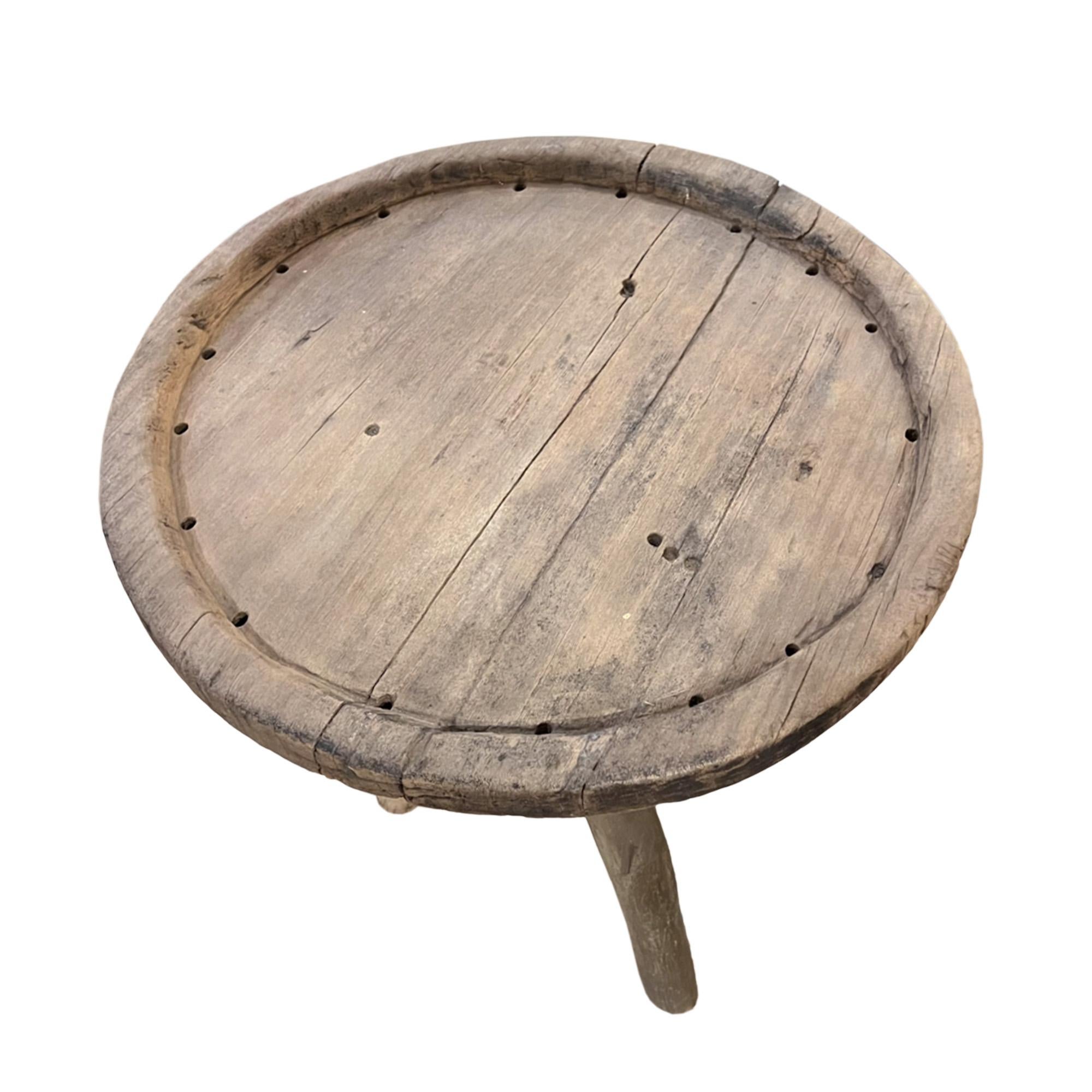 Table d'appoint rustique avec pieds en bois flotté Bon état - En vente à London, GB