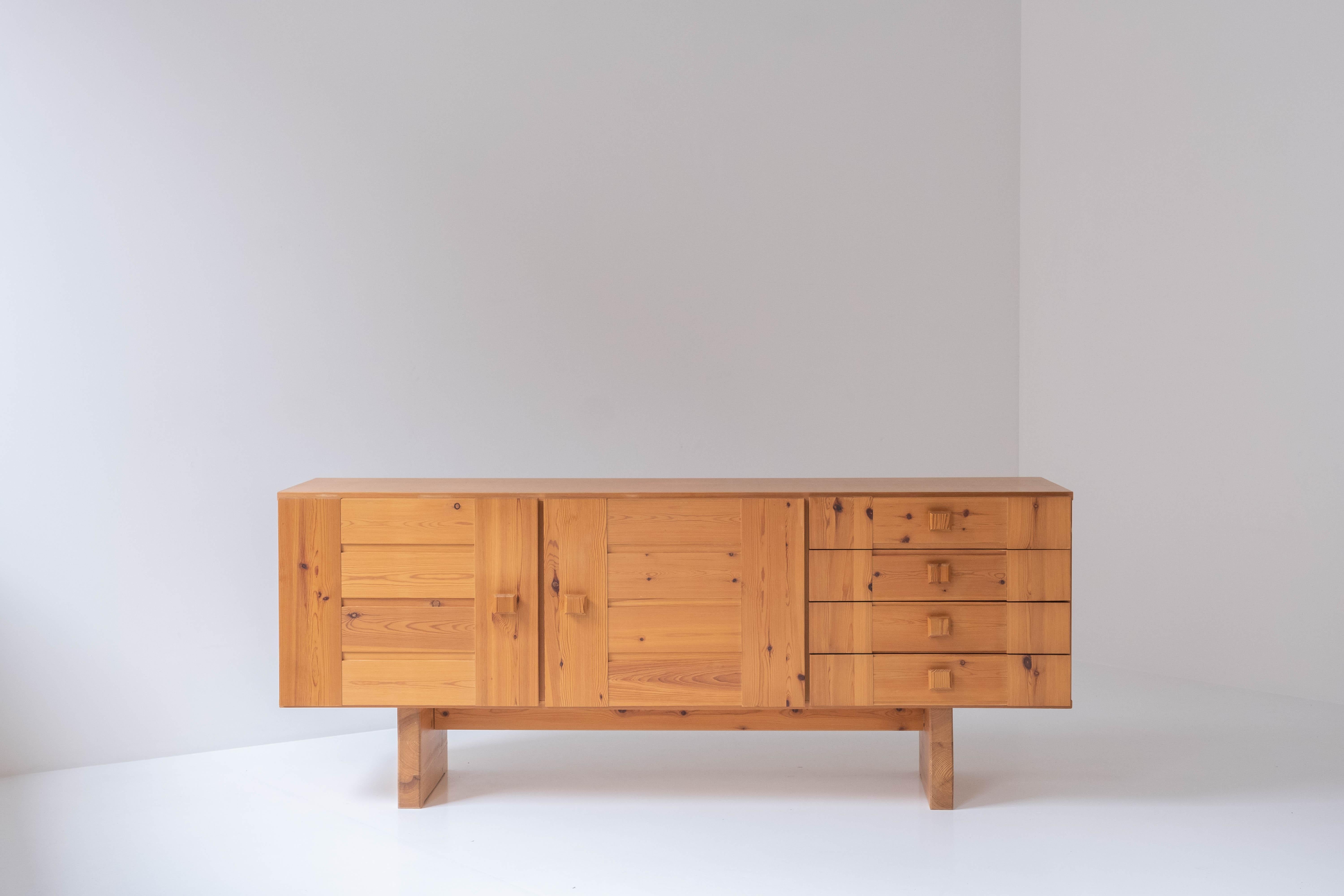 Rustic Sideboard in Pine from Denmark, 1960s In Good Condition In Antwerp, BE