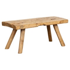 Banc ou petite table basse rustique en bois avec pieds évasés, datant d'environ 1890