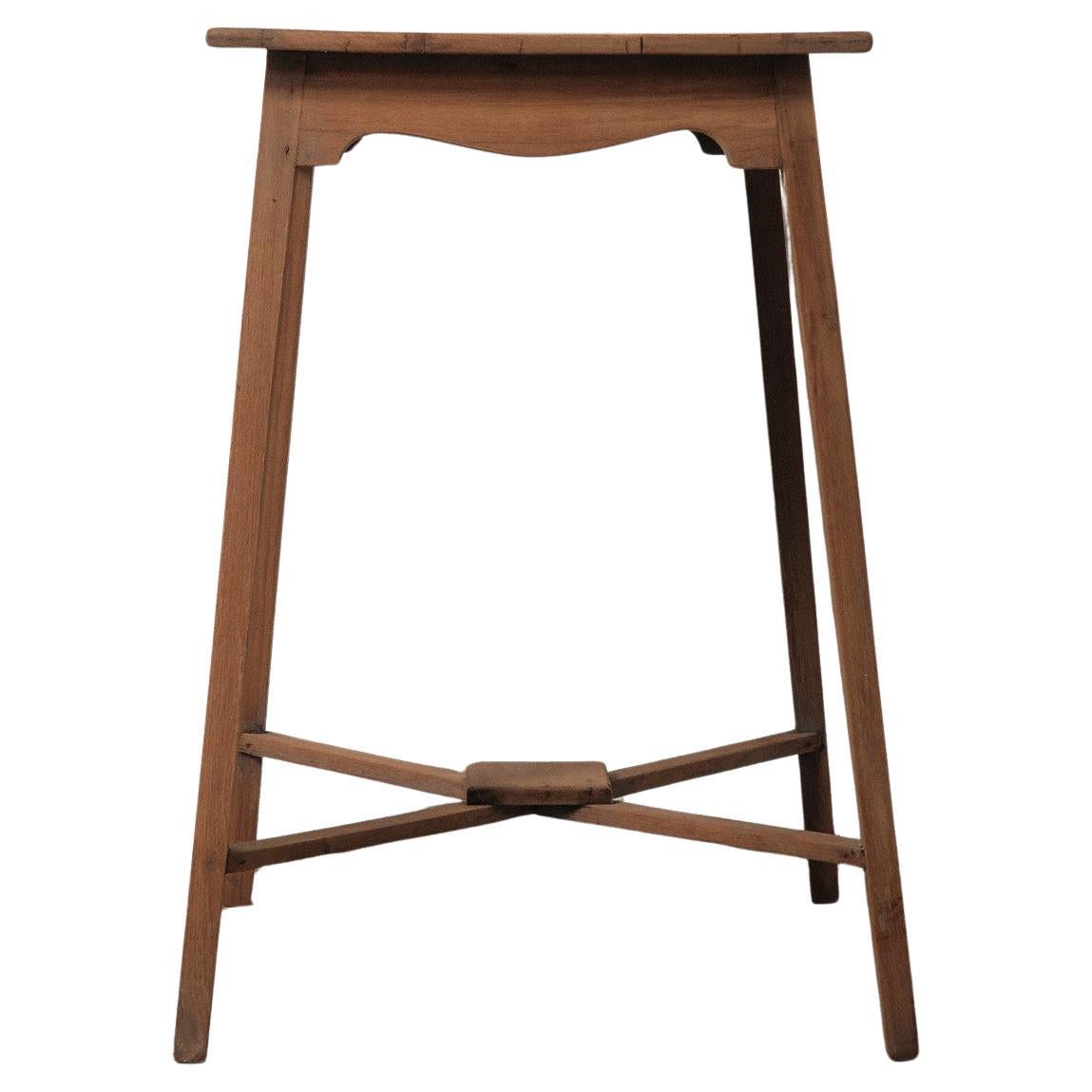 Rustic Slat Top Wooden Table en vente