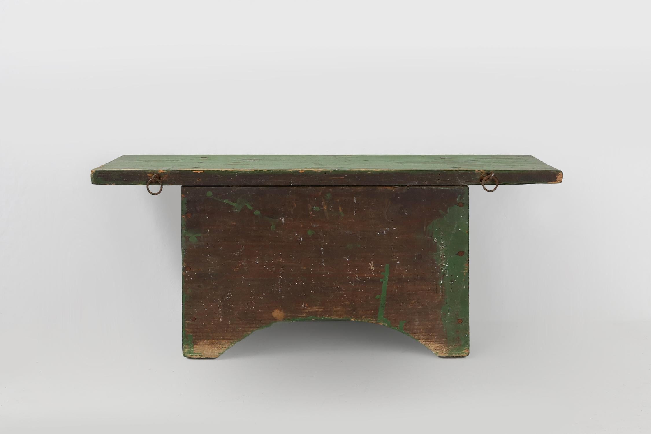 Rustikale kleine grüne Holzwandeinrichtung mit 2 Einlegeböden, Frankreich ca. 1880 im Angebot 4