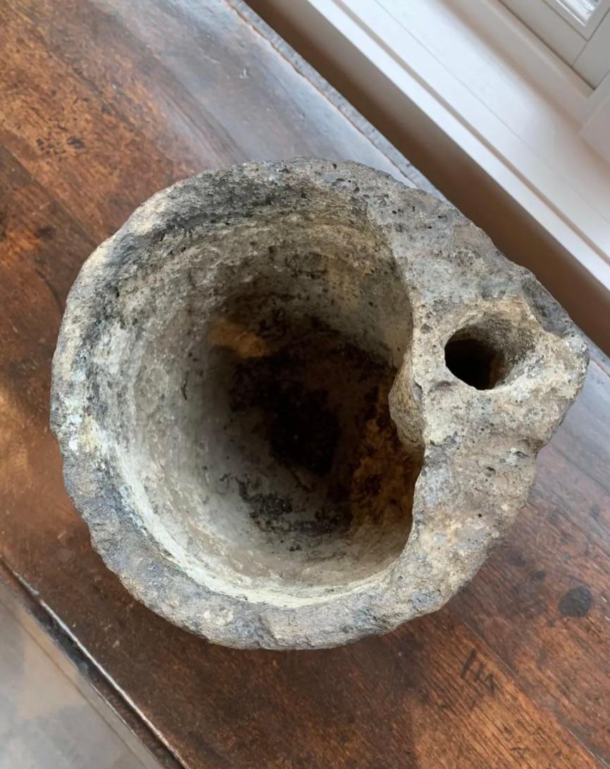 Rustic concrete/ rock smelting pot planter.

Item is in good condition with moderate wear and tear. 