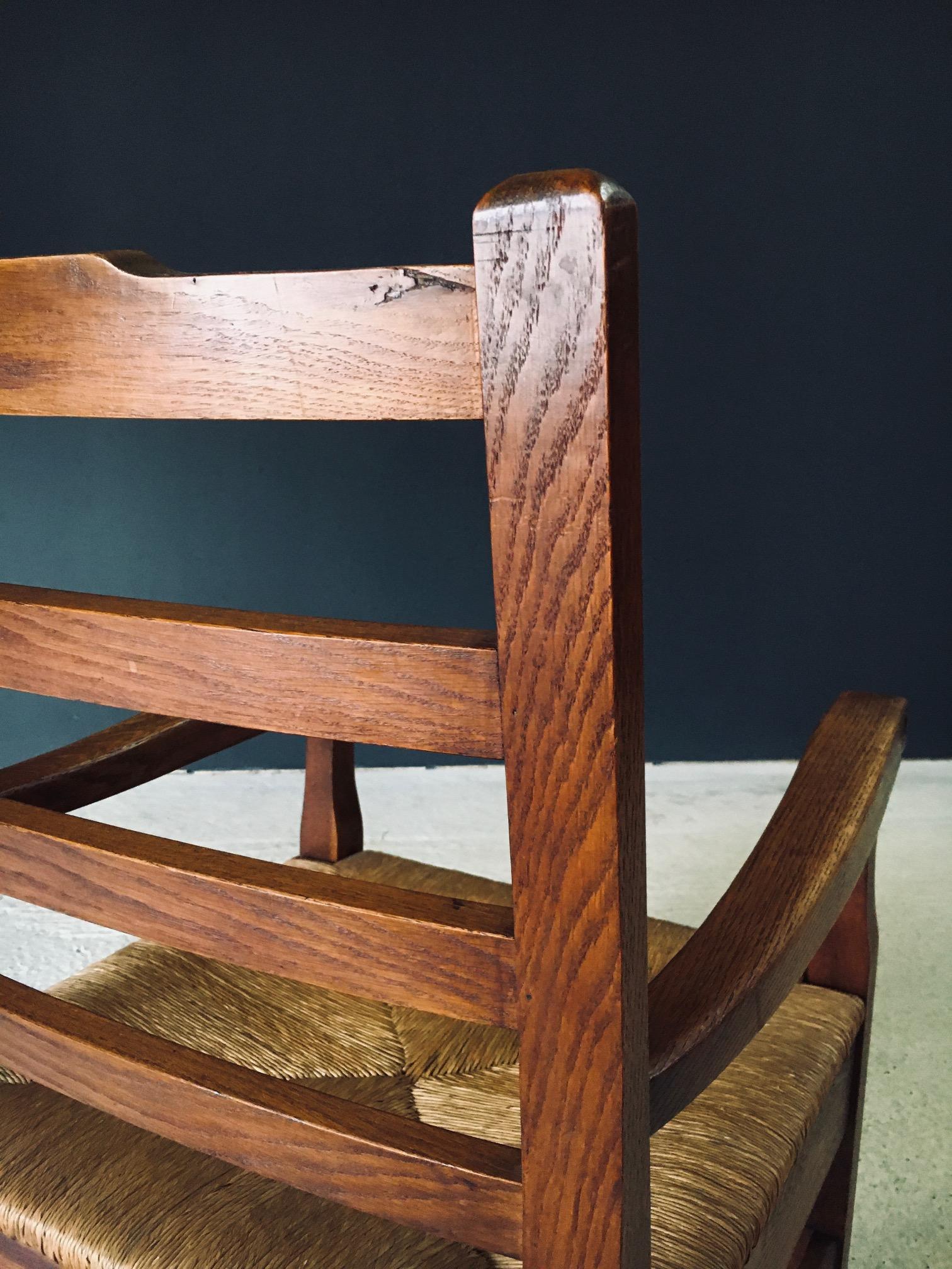 Sillón de diseño rústico con brazos XL de roble y junco, Francia Años 30 en venta 13