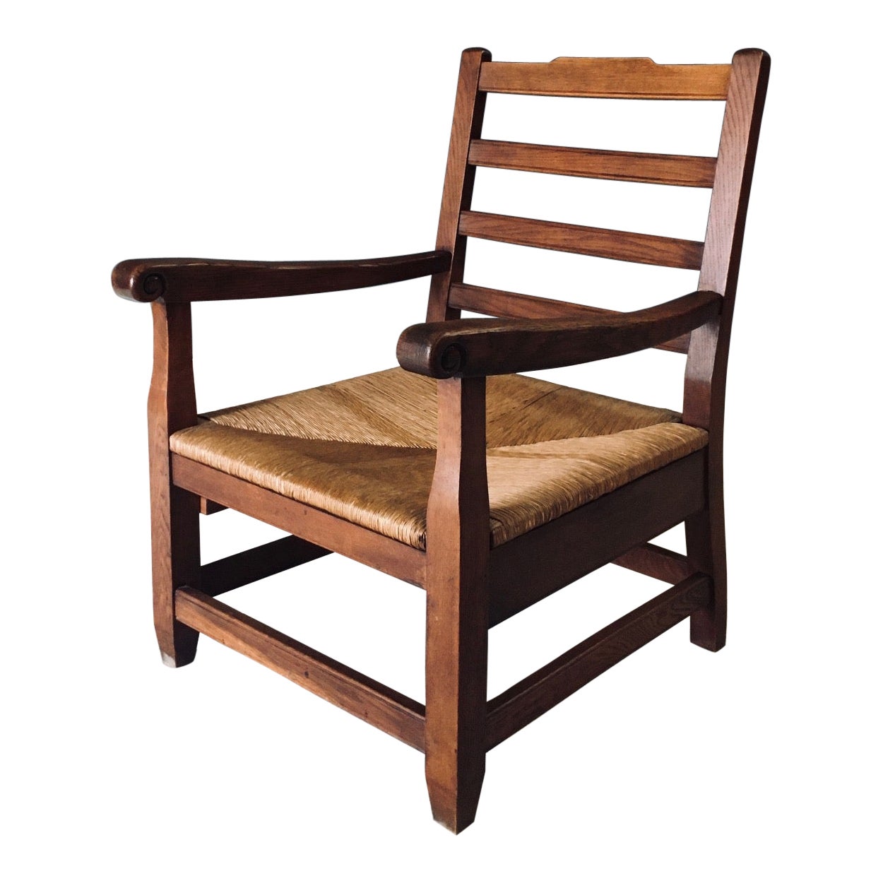Chaise longue rustique à accoudoirs en chêne et jonc massif, France, années 1930