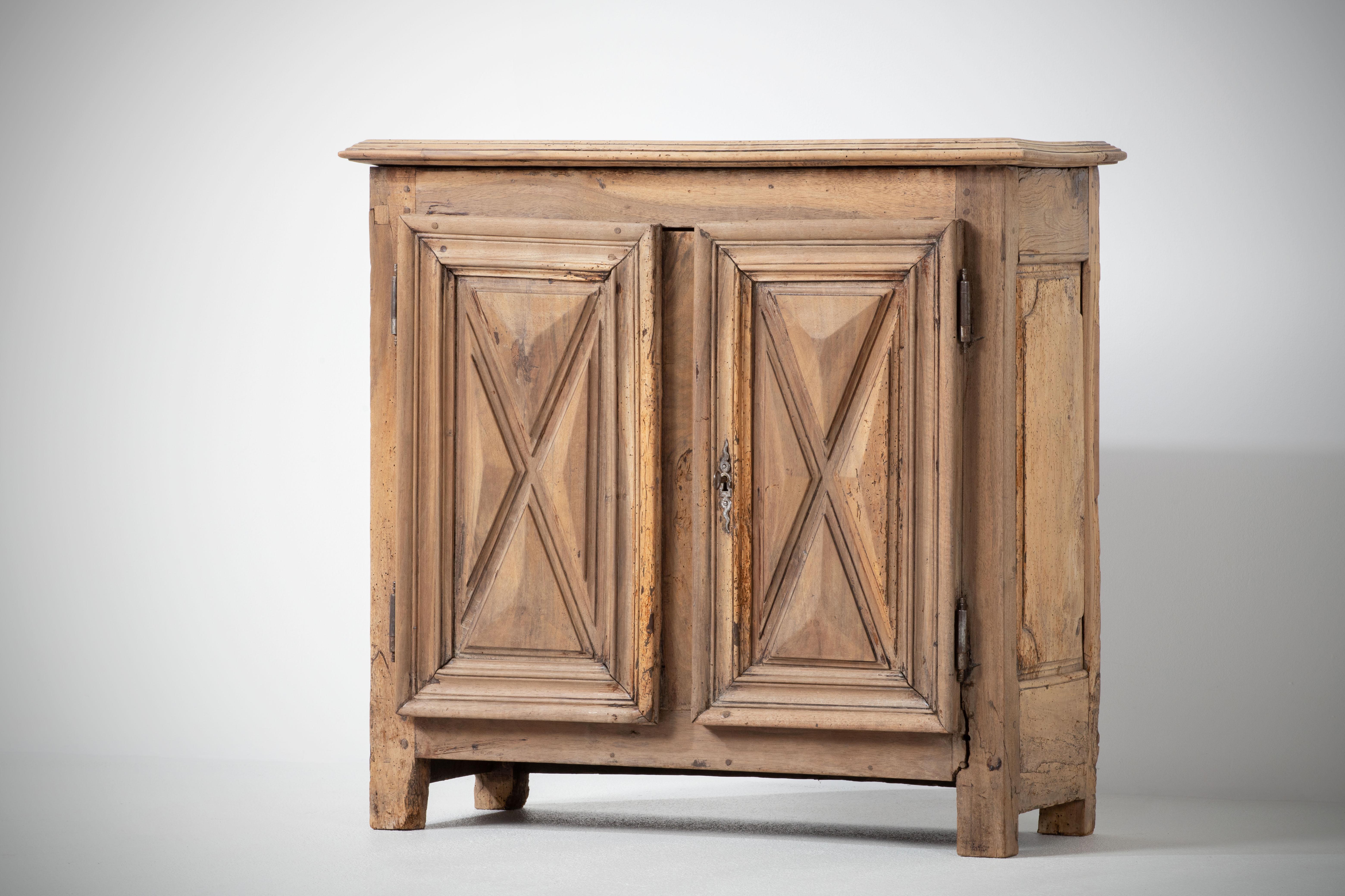 Rustic Solid Oak Cabinet, France, 1920s In Good Condition In Wiesbaden, DE