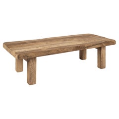 Mesa baja rústica de roble macizo envejecido de color madera natural años 60