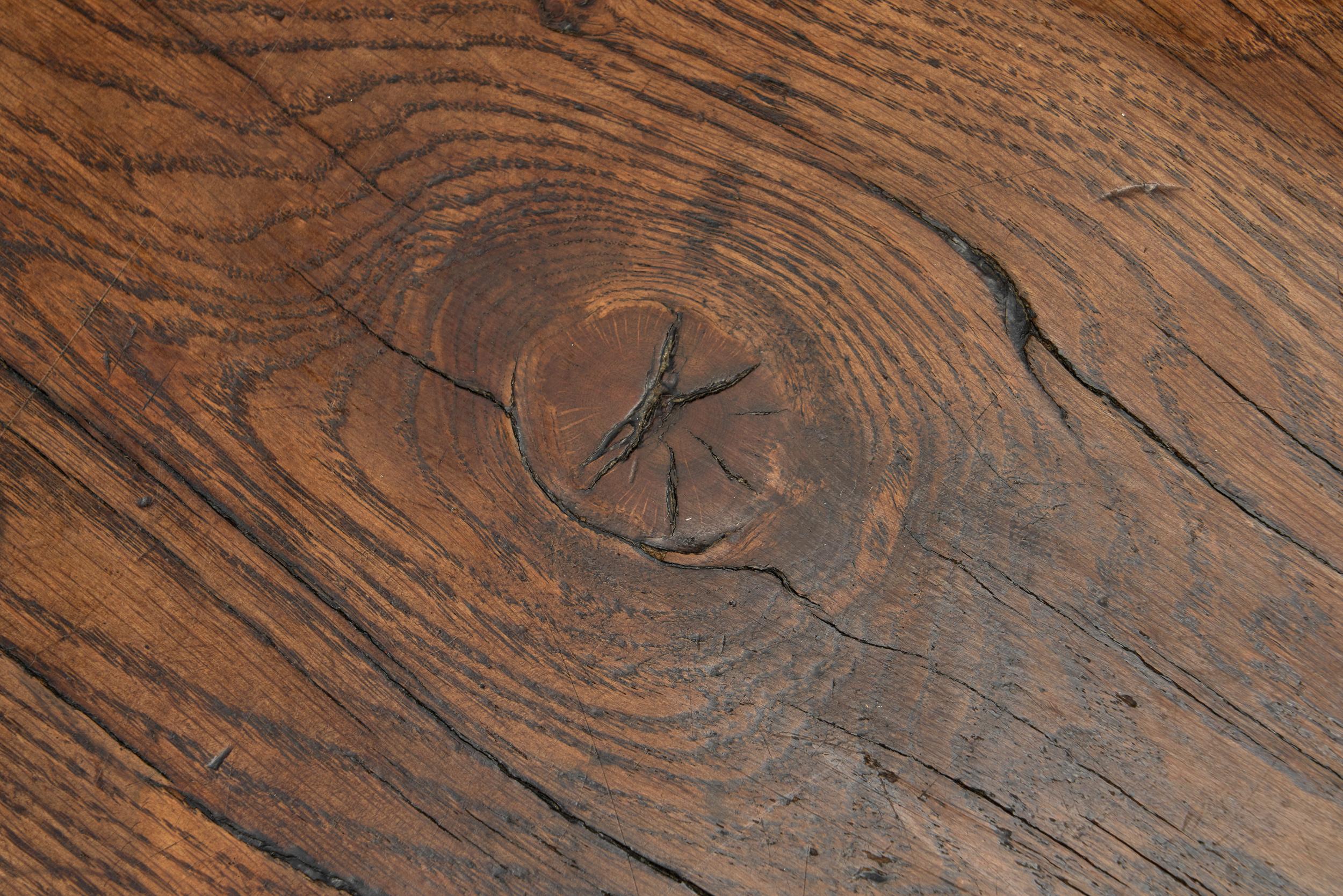 Table basse rustique avec pieds croisés, France 19ème siècle en vente 4
