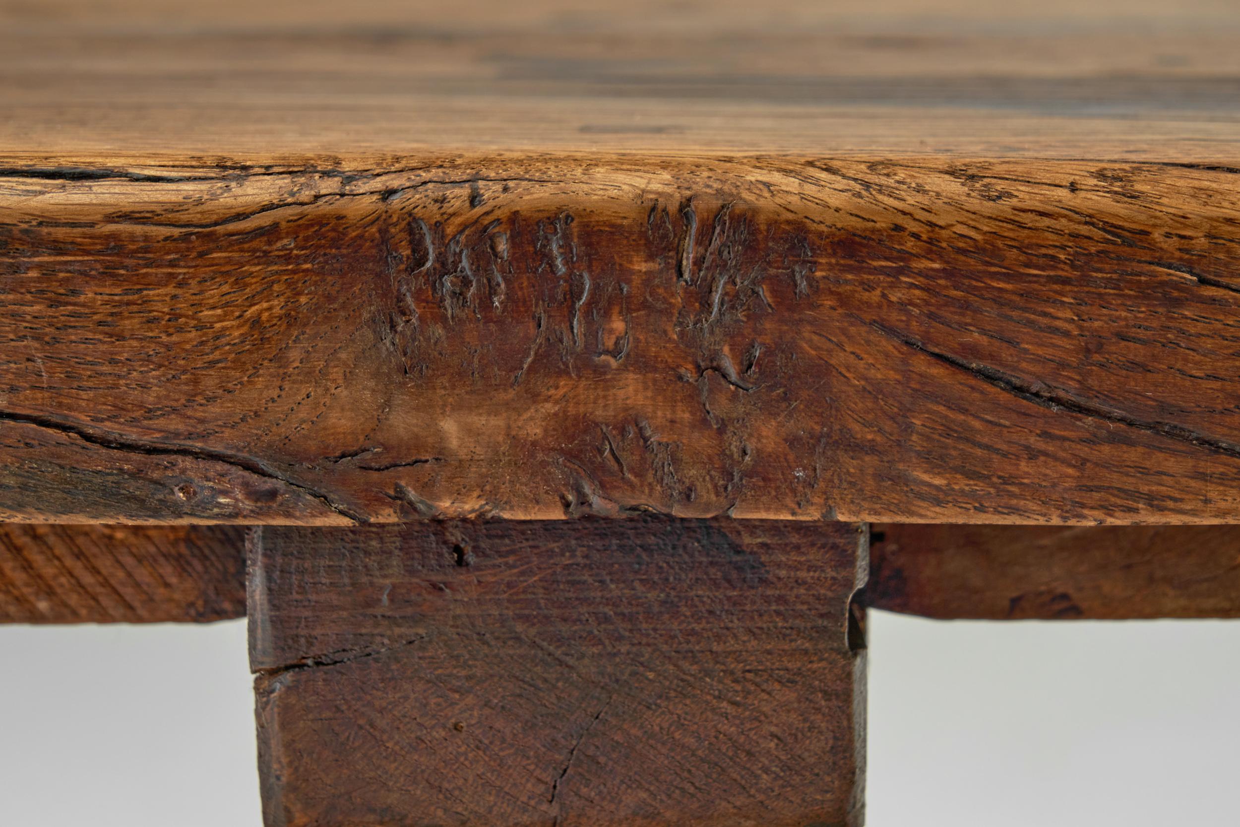 Table basse rustique avec pieds croisés, France 19ème siècle en vente 5