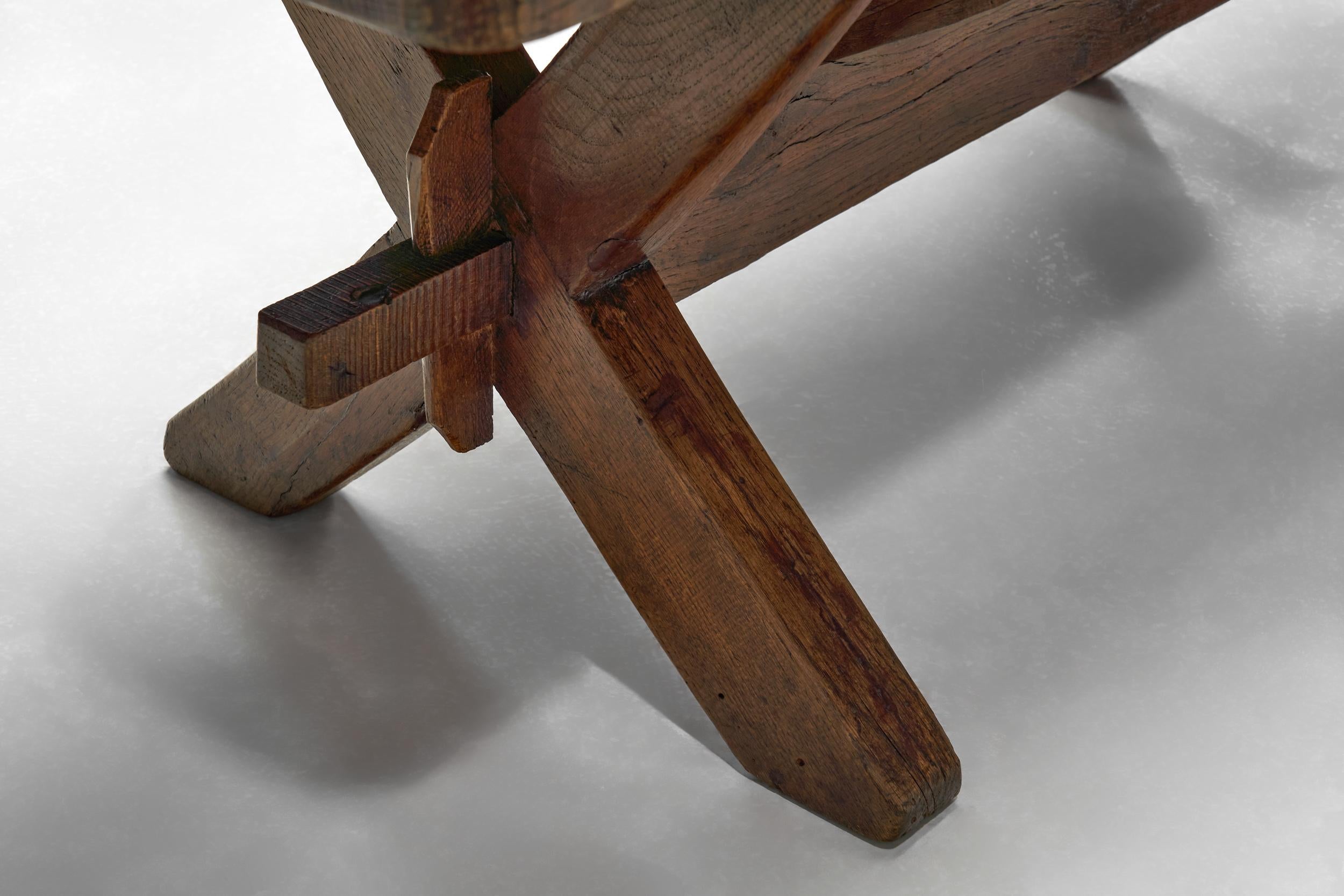Table basse rustique avec pieds croisés, France 19ème siècle en vente 8