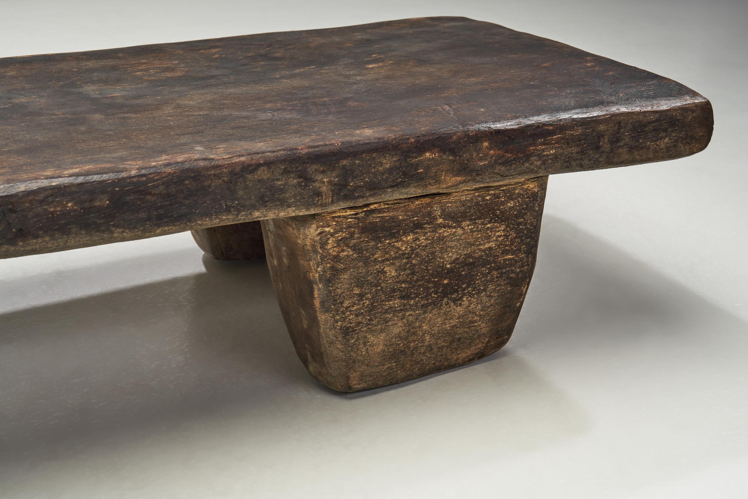 Rustic Solid Wood Naga Coffee Table, India Early 20th Century For Sale 8