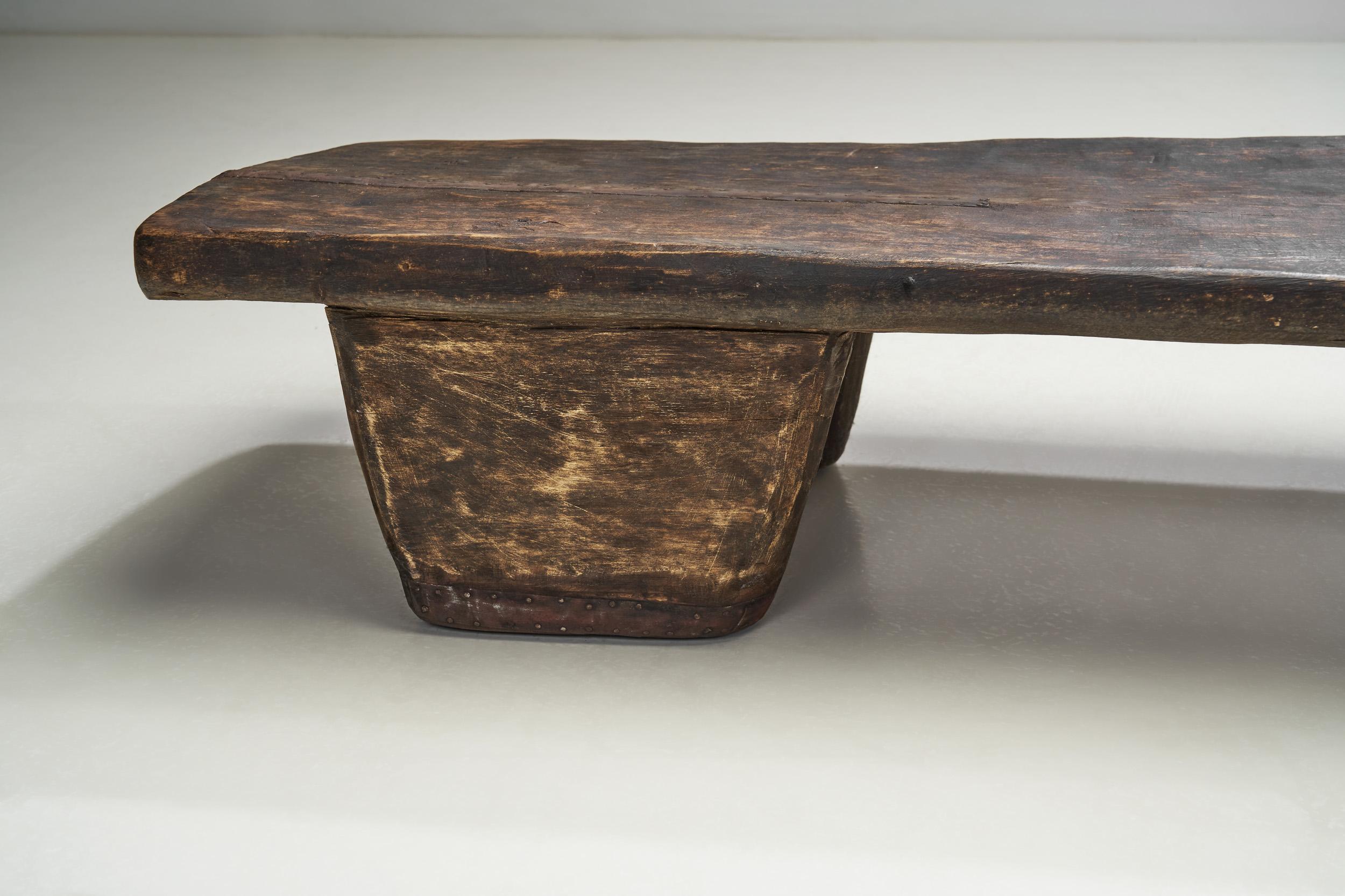 Rustic Solid Wood Naga Coffee Table, India Early 20th Century For Sale 9